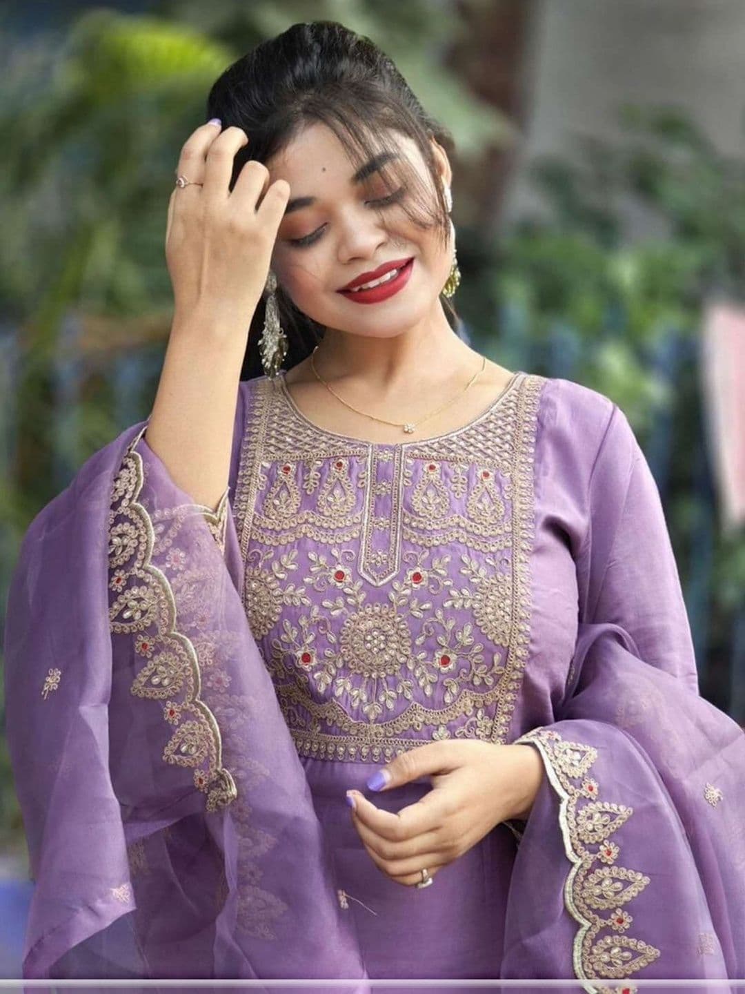 CLAVINET Women Ethnic Motifs Embroidered Regular Thread Work Kurta with Trousers & With Dupatta thumbnail 4