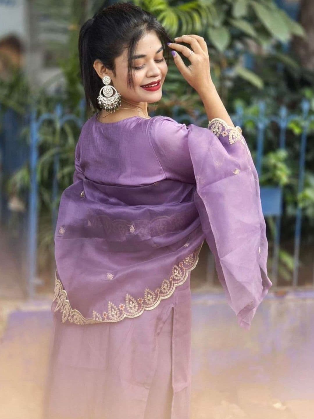 CLAVINET Women Ethnic Motifs Embroidered Regular Thread Work Kurta with Trousers & With Dupatta thumbnail 3