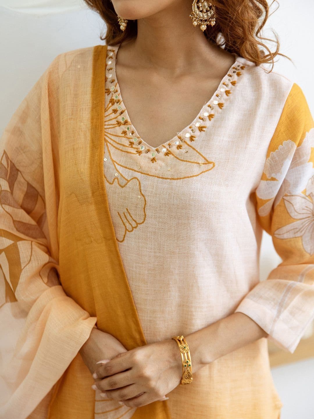 FILO HEVIS Floral Printed V-Neck Linen Kurta With Palazzo & Dupatta thumbnail 5