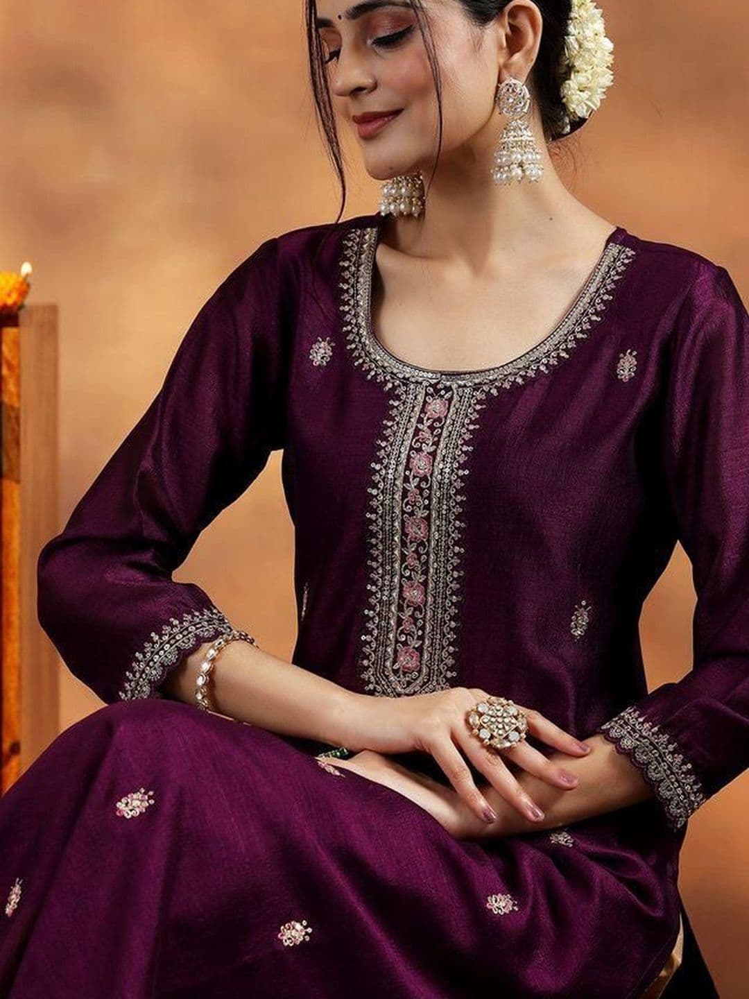 rarethread Women Embellished Thread Work Kurta thumbnail 6