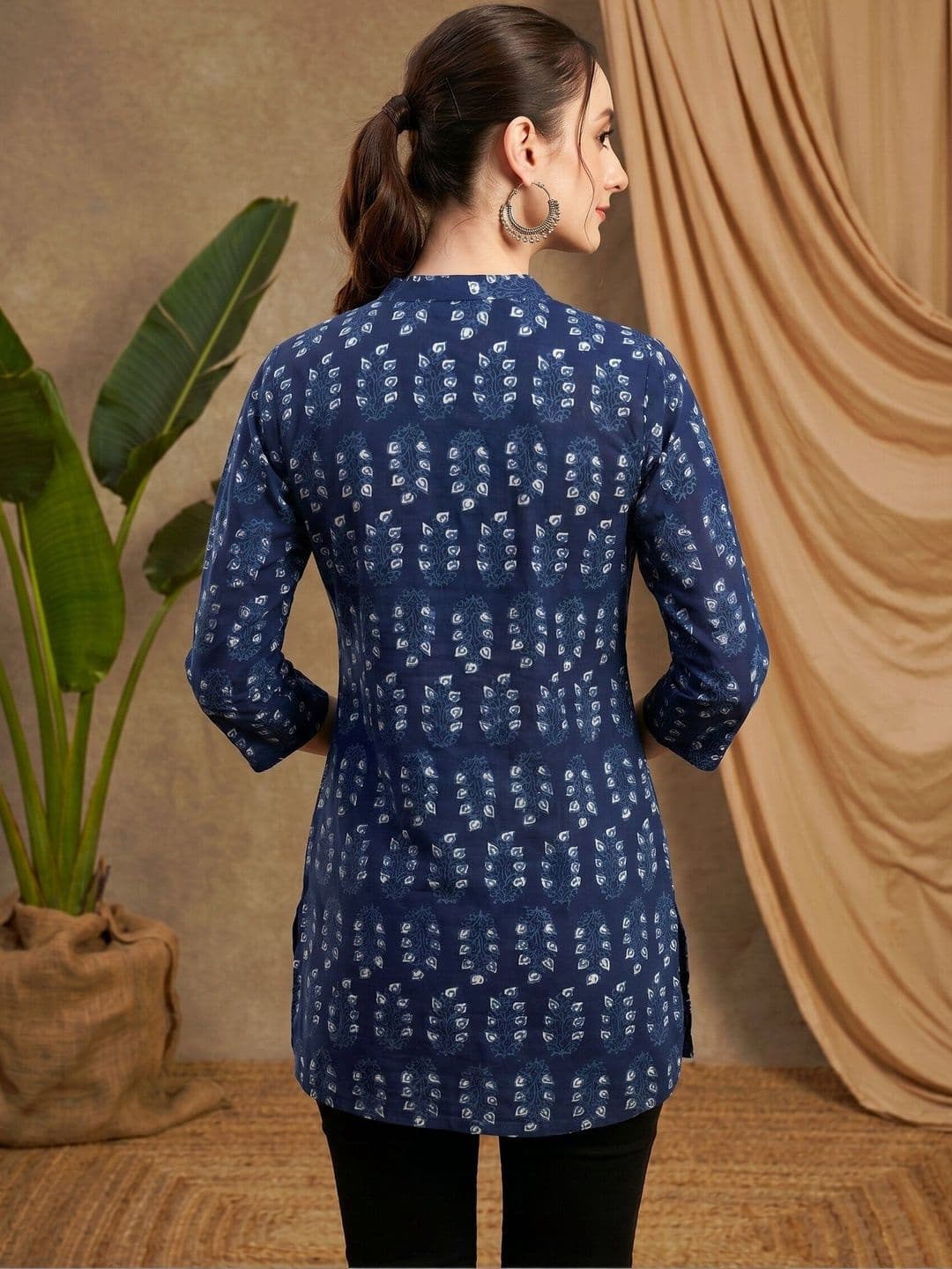 Sangria Ethnic Motifs Printed Mandarin Collar Straight Short Kurti thumbnail 4