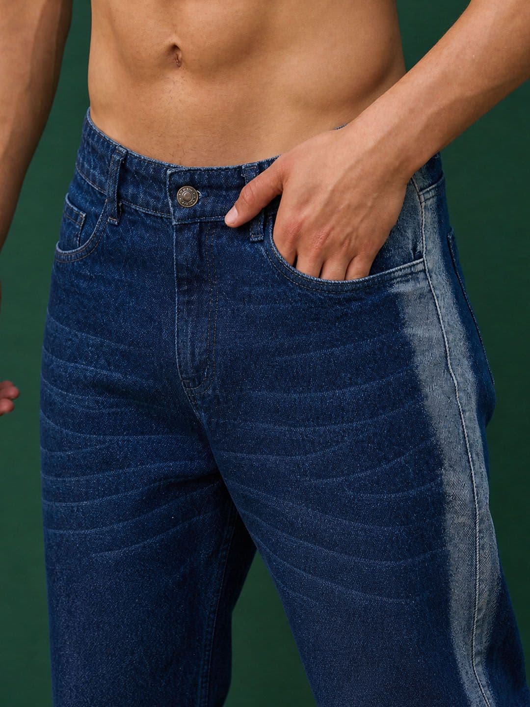 MASCLN SASSAFRAS Men Relaxed Fit Mid-Rise Light Fade Bleached Jeans thumbnail 3