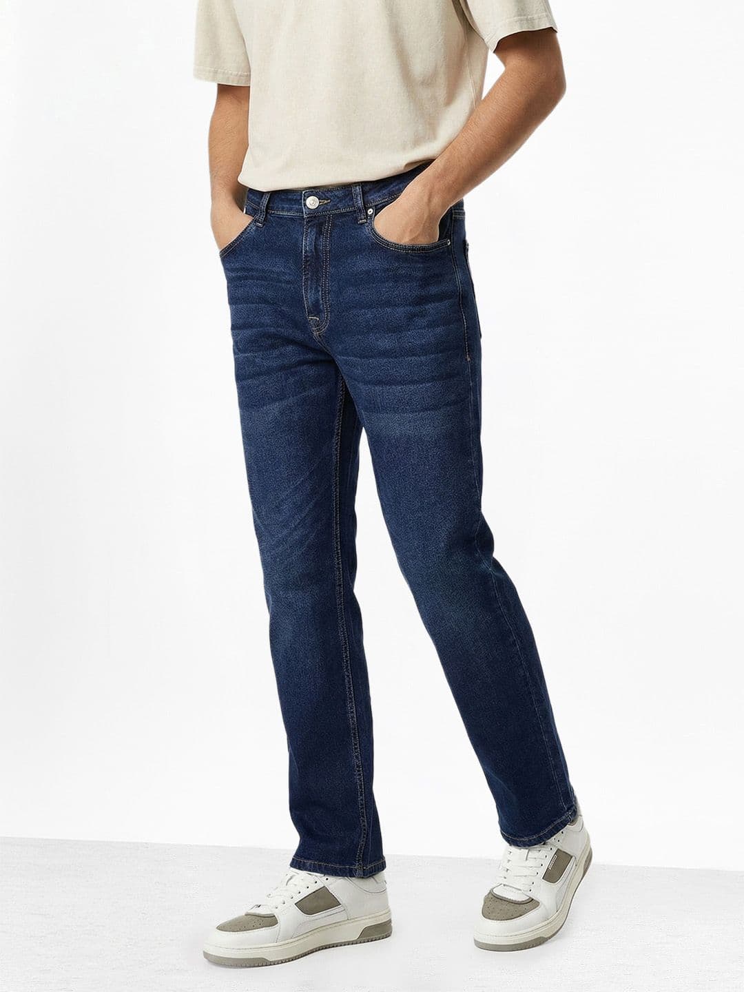 Aeropostale Men Straight Fit Mid-Rise Light Fade Stretchable Jeans thumbnail 6