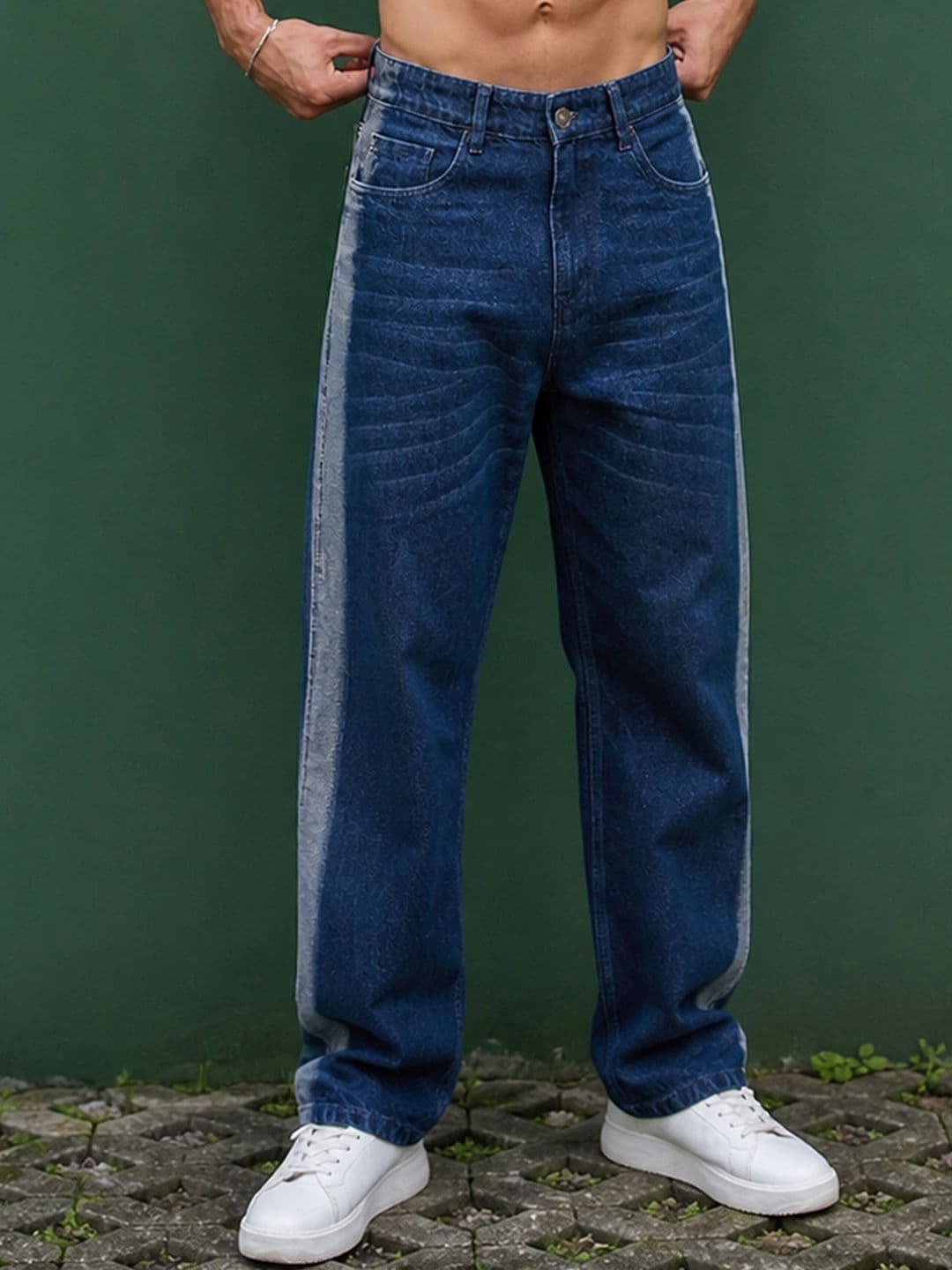 MASCLN SASSAFRAS Men Relaxed Fit Mid-Rise Light Fade Bleached Jeans thumbnail 5