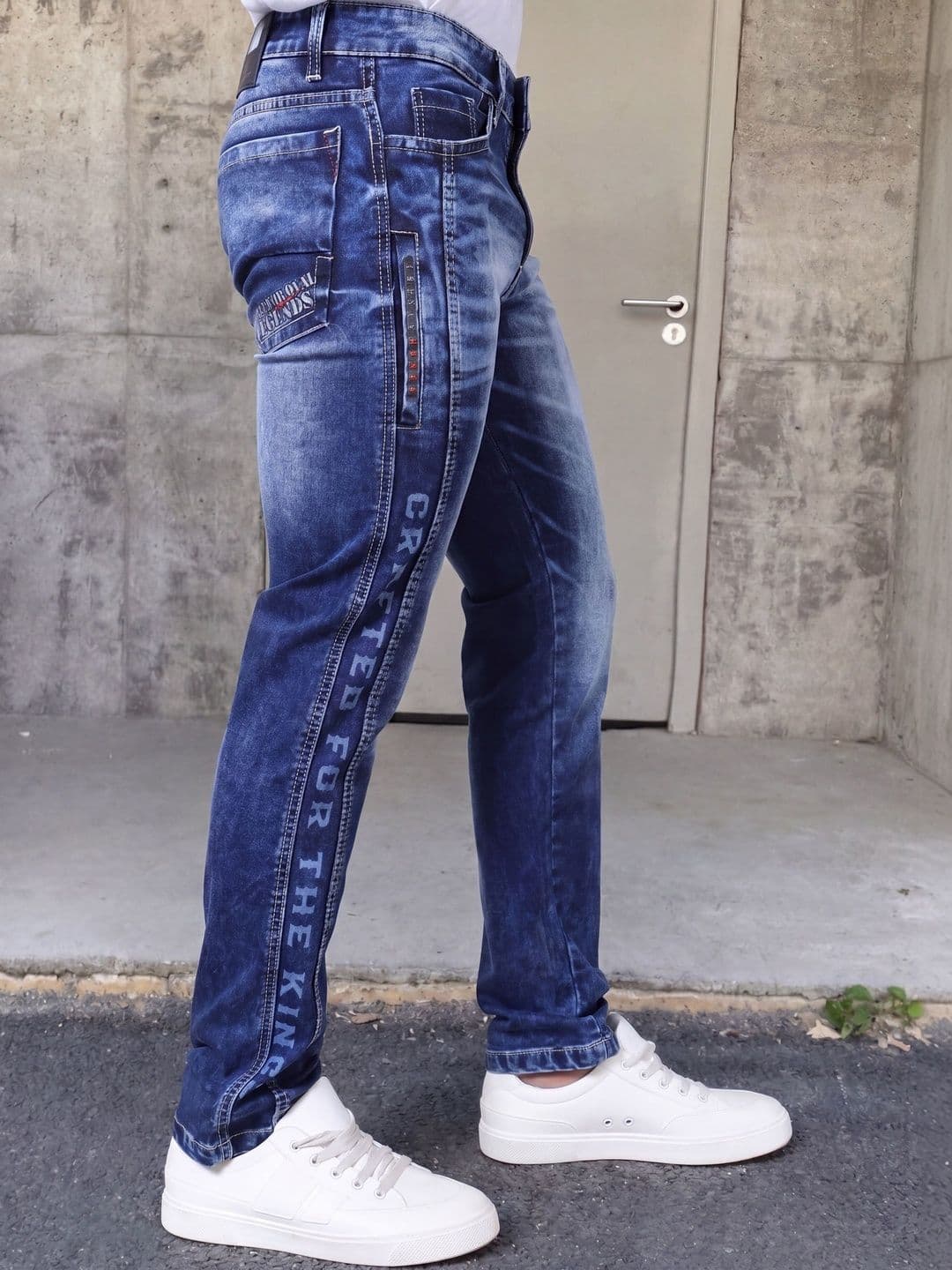 GEX Men Regular Fit Mid-Rise Light Fade Jeans thumbnail 3