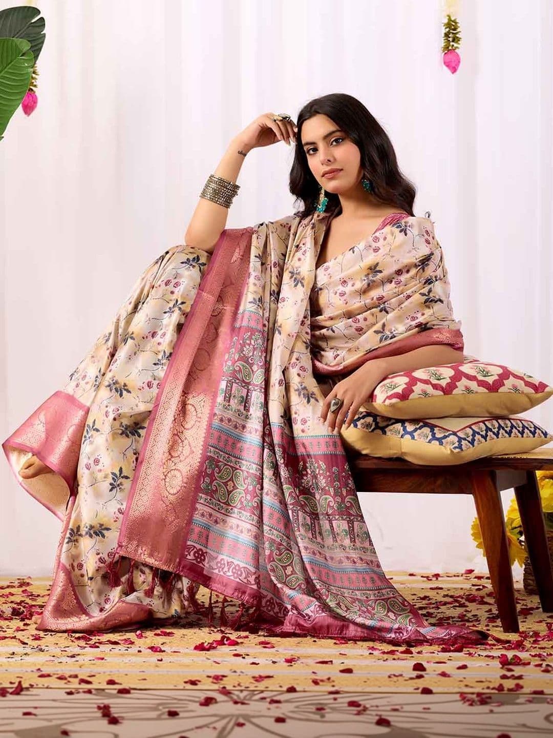 HERE&NOW Floral Pure Cotton Jamdani Saree thumbnail 5