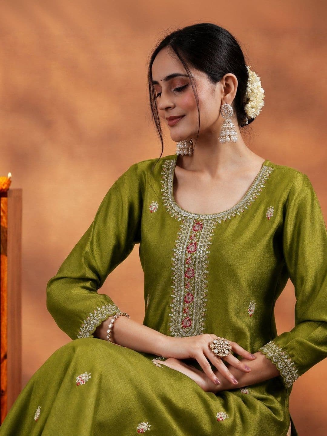 rarethread Women Embroidered Thread Work Kurta thumbnail 2