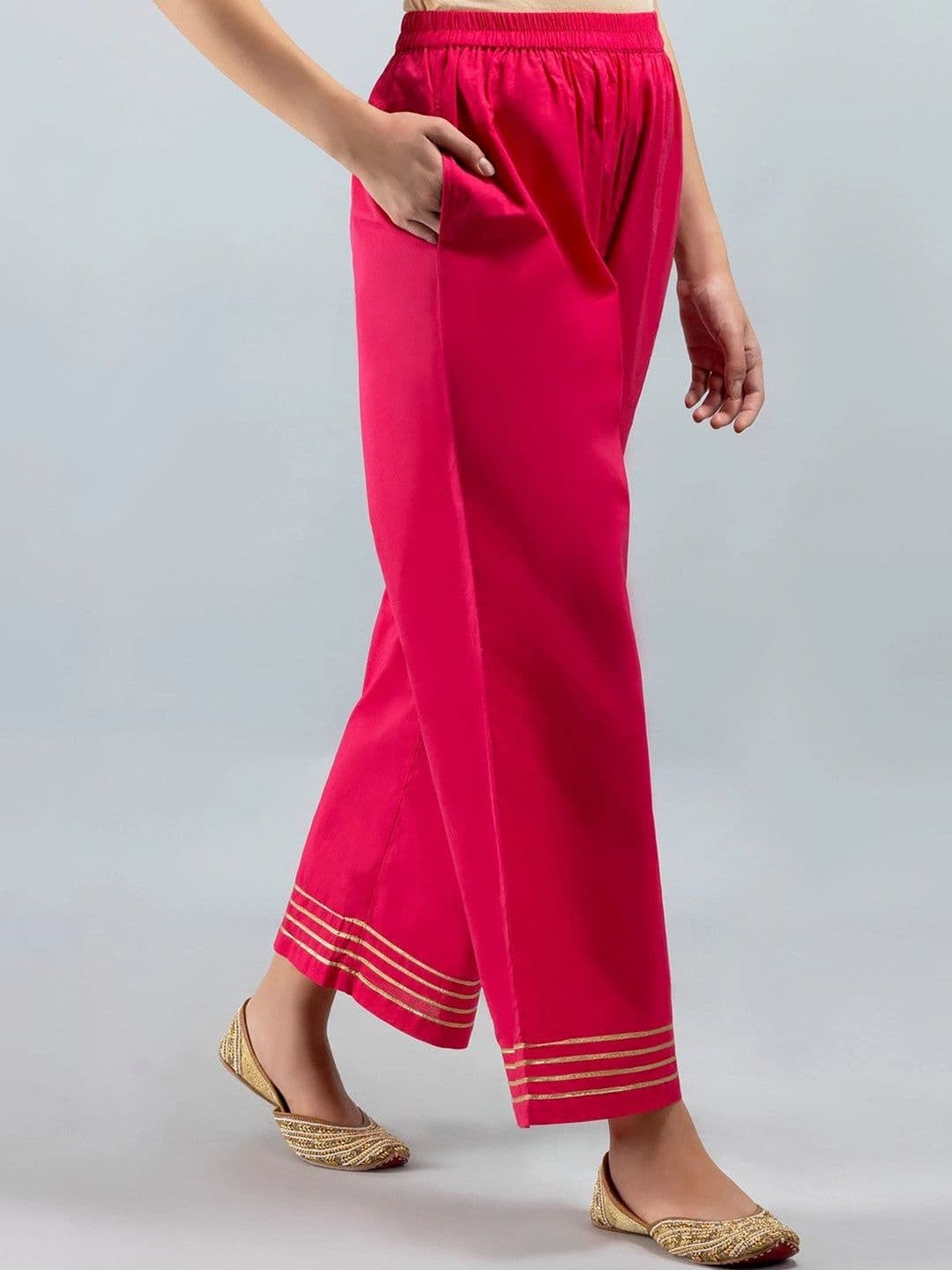 SAK JAIPUR Floral Printed V-Neck Empire Pure Cotton Gotta Patti Kurta With Palazzos thumbnail 4