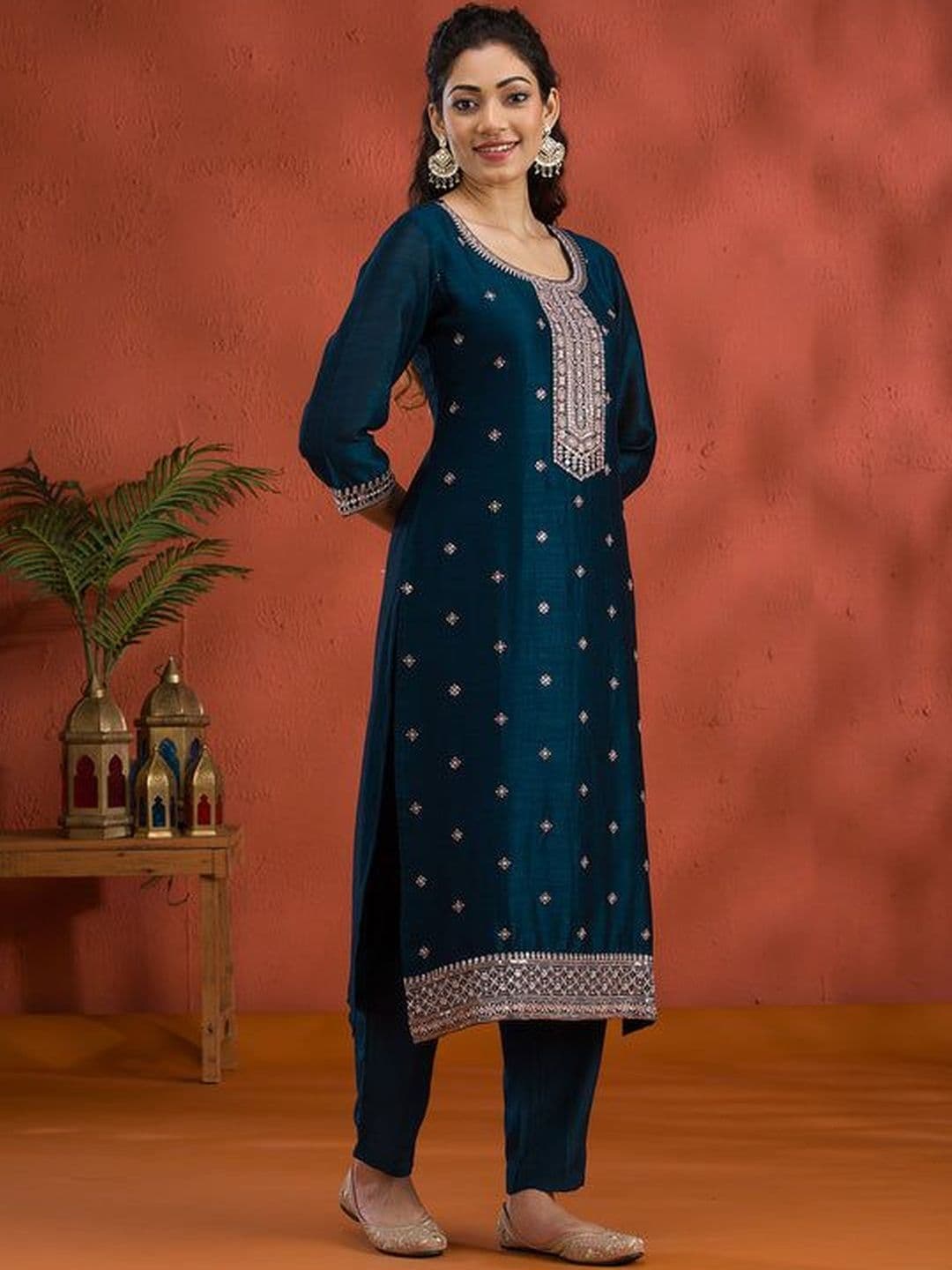 CLAVINET Women Ethnic Motifs Embroidered Regular Thread Work Kurta with Trousers & With Dupatta thumbnail 3