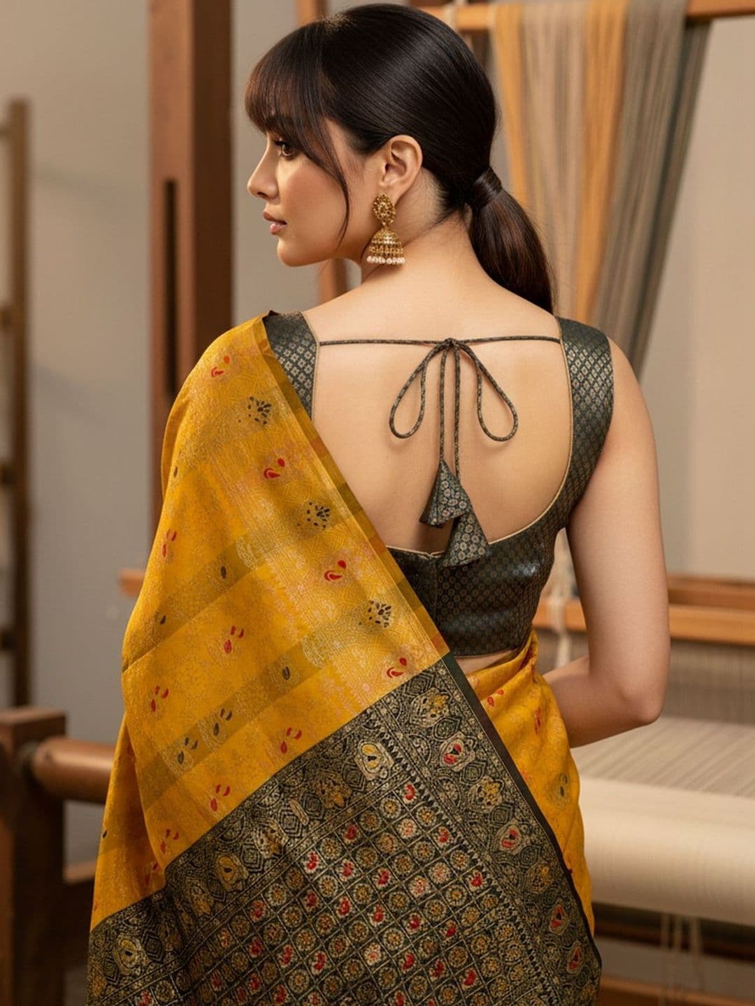 SZN Woven Design Zari Silk Blend Handloom Banarasi Saree thumbnail 4