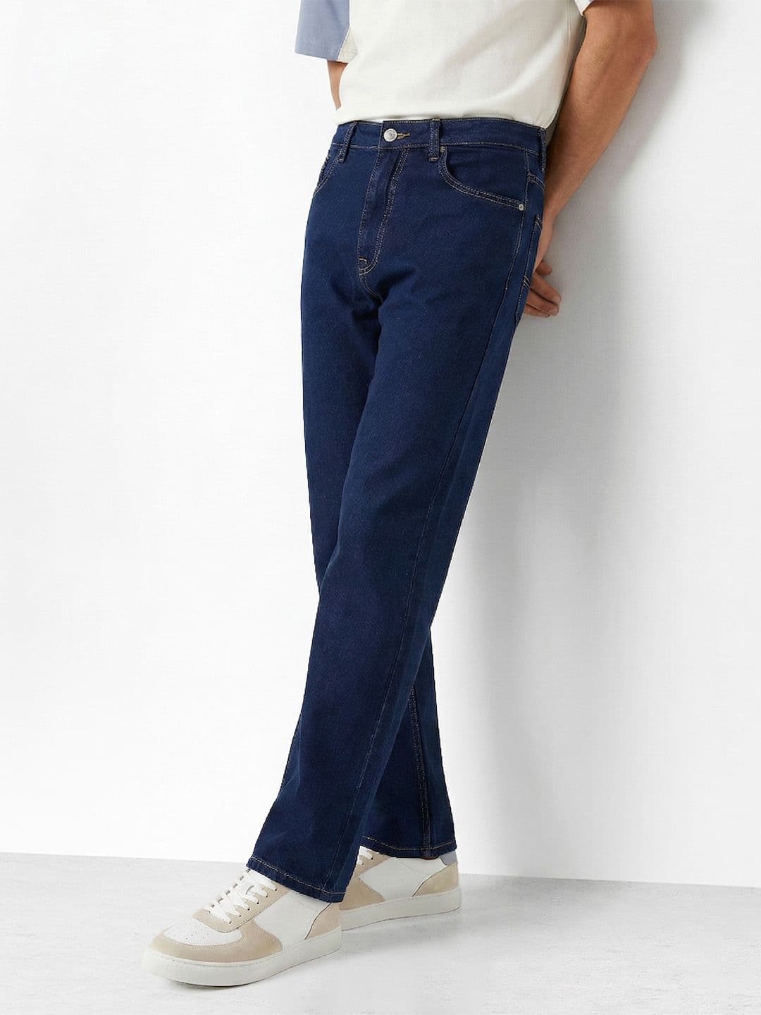 Aeropostale Men Straight Fit Mid-Rise Heavy Fade Cotton Jeans thumbnail 5