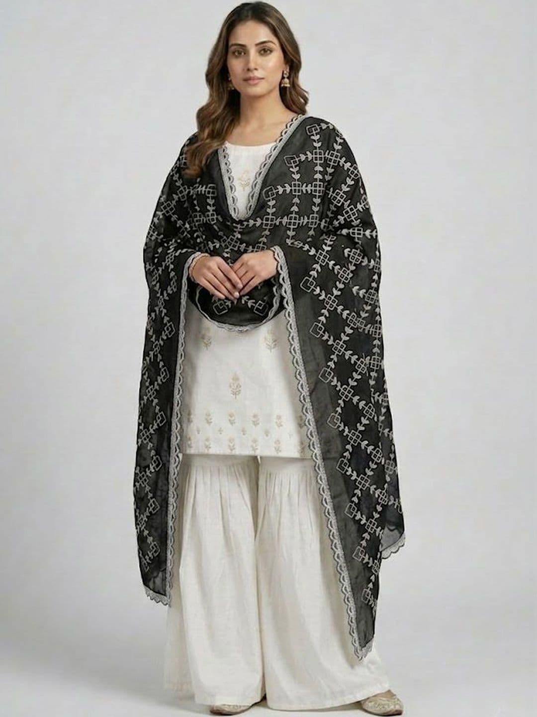 Mytrendzs Embroidered Dupatta with Thread Work thumbnail 2