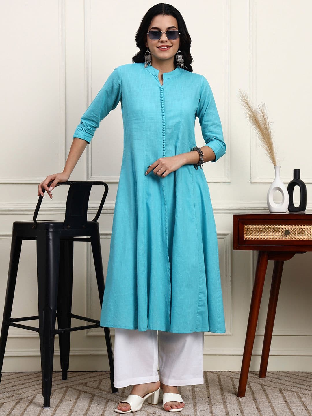 Idalia Women Blue Solid Anarkali Kurta thumbnail 4