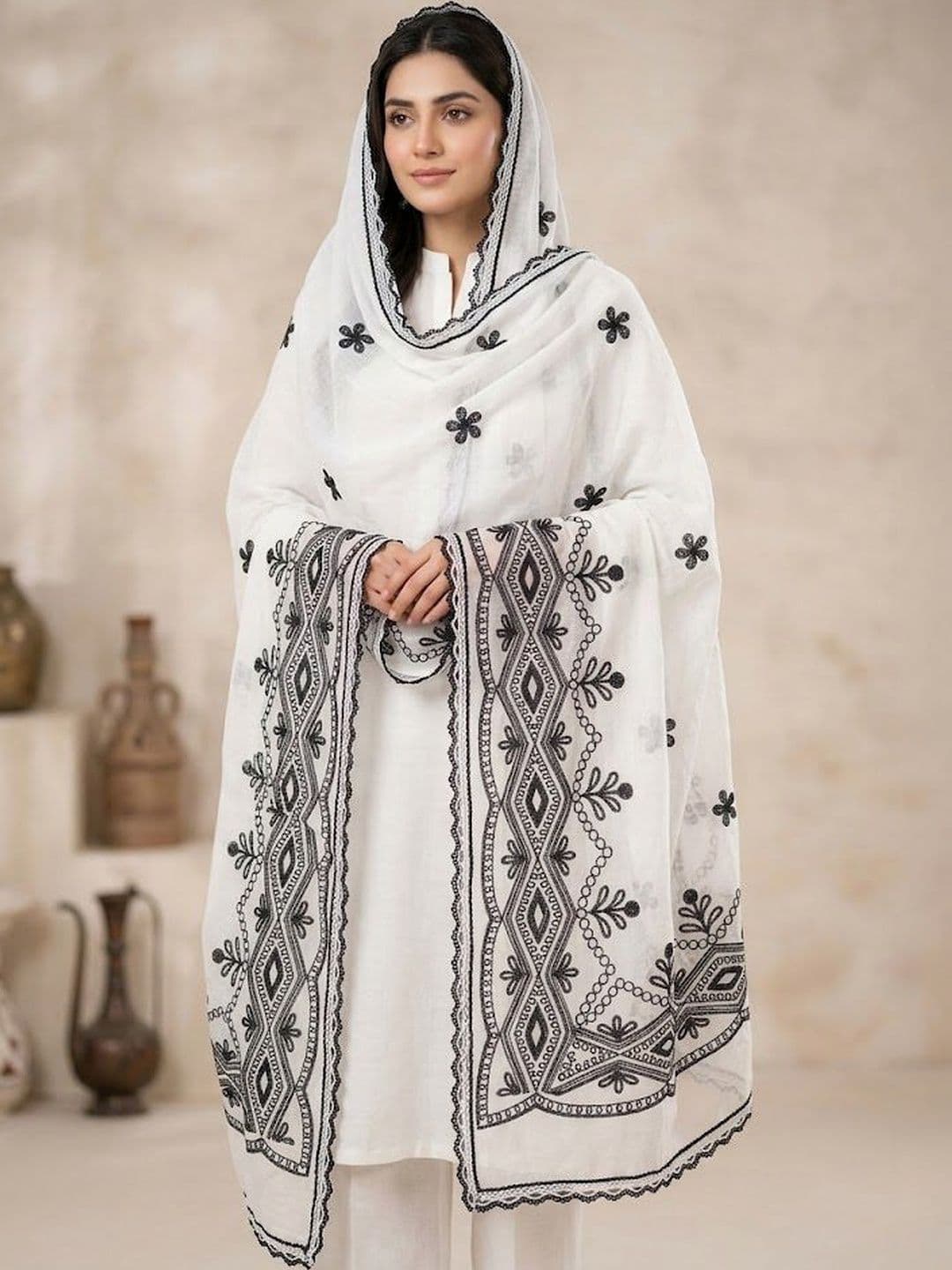 Mytrendzs Ethnic Motifs Embroidered Dupatta with Thread Work thumbnail 4