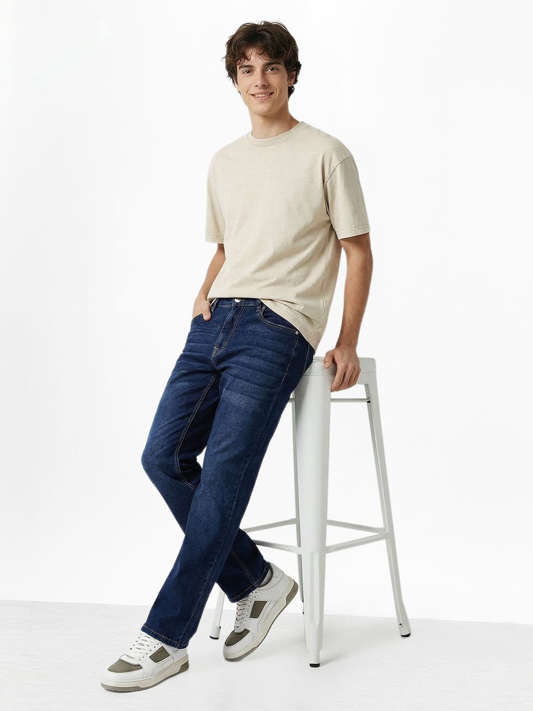 Aeropostale Men Straight Fit Mid-Rise Light Fade Stretchable Jeans thumbnail 2