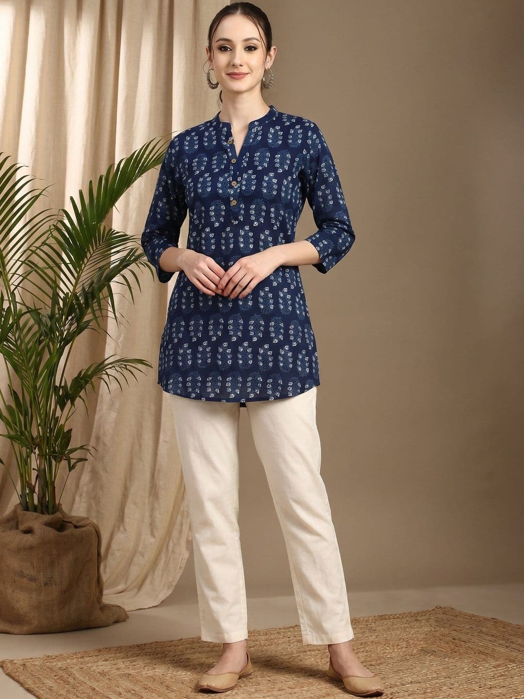 Sangria Ethnic Motifs Printed Mandarin Collar Straight Short Kurti thumbnail 2