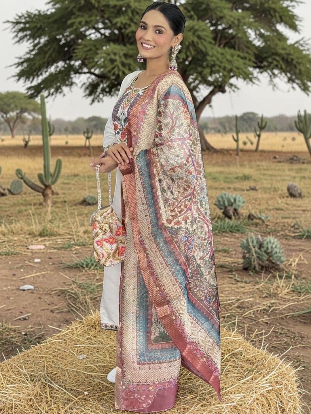 CLAVINET Women Ethnic Motifs Embroidered Regular Thread Work Kurta with Trousers & With Dupatta thumbnail 4