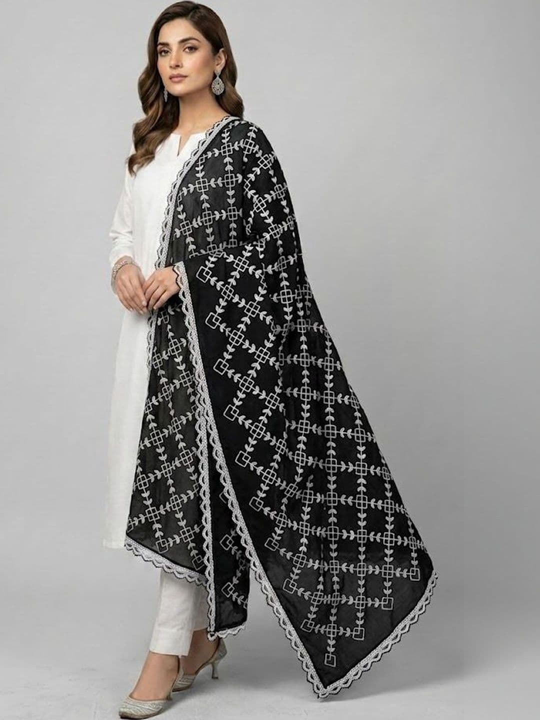 Mytrendzs Embroidered Dupatta with Thread Work thumbnail 3