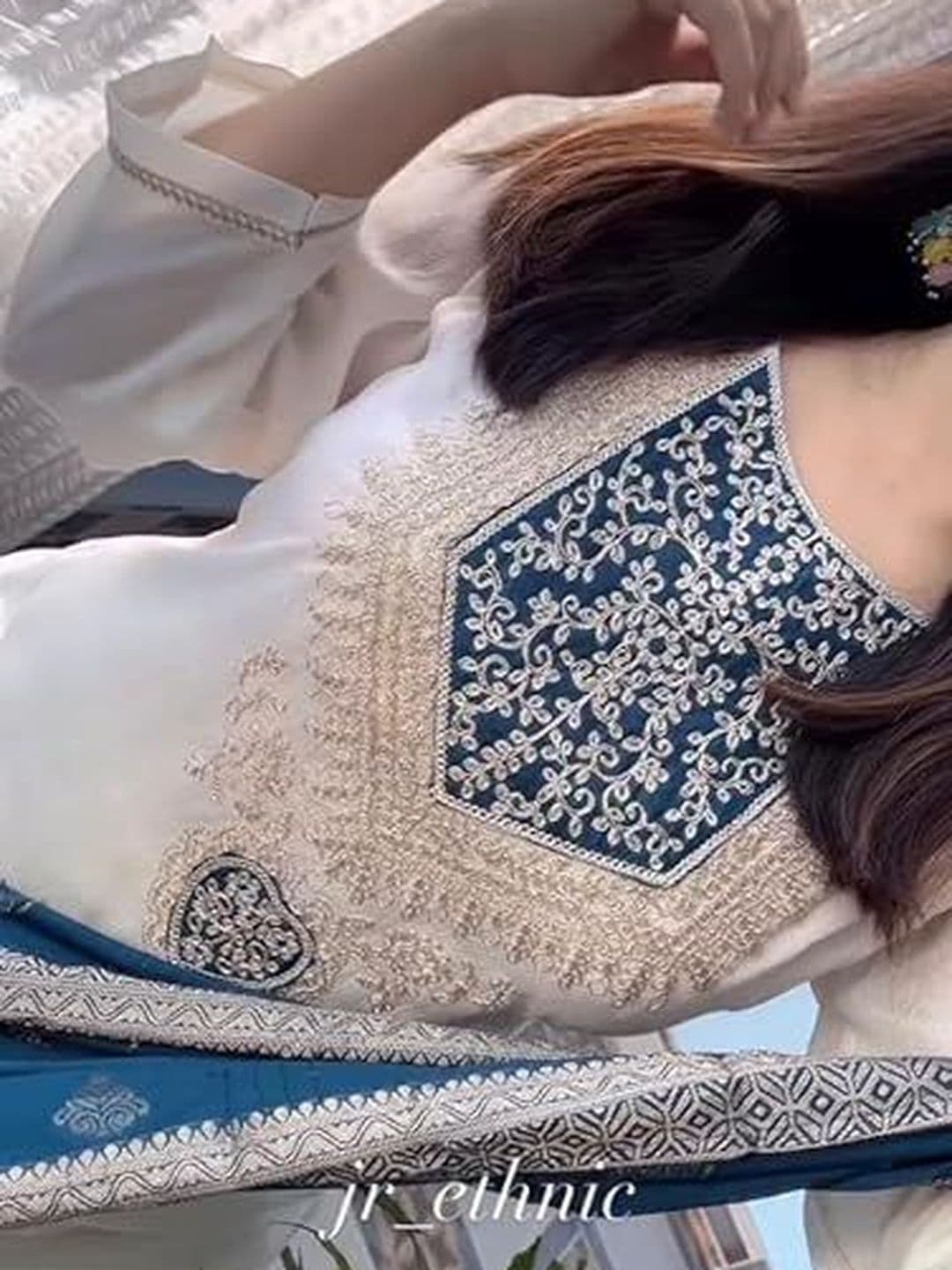 CLAVINET Women Ethnic Motifs Embroidered Regular Thread Work Kurta with Trousers & With Dupatta thumbnail 2