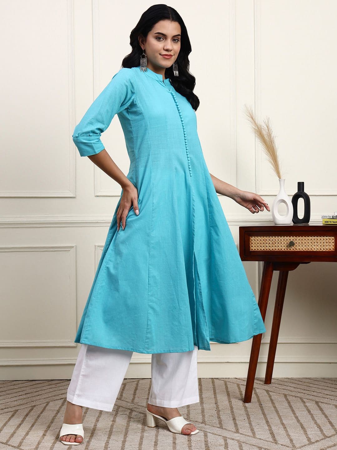 Idalia Women Blue Solid Anarkali Kurta thumbnail 6