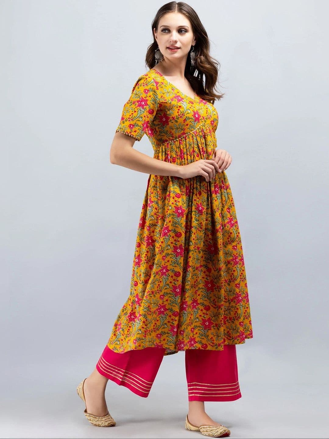SAK JAIPUR Floral Printed V-Neck Empire Pure Cotton Gotta Patti Kurta With Palazzos thumbnail 3