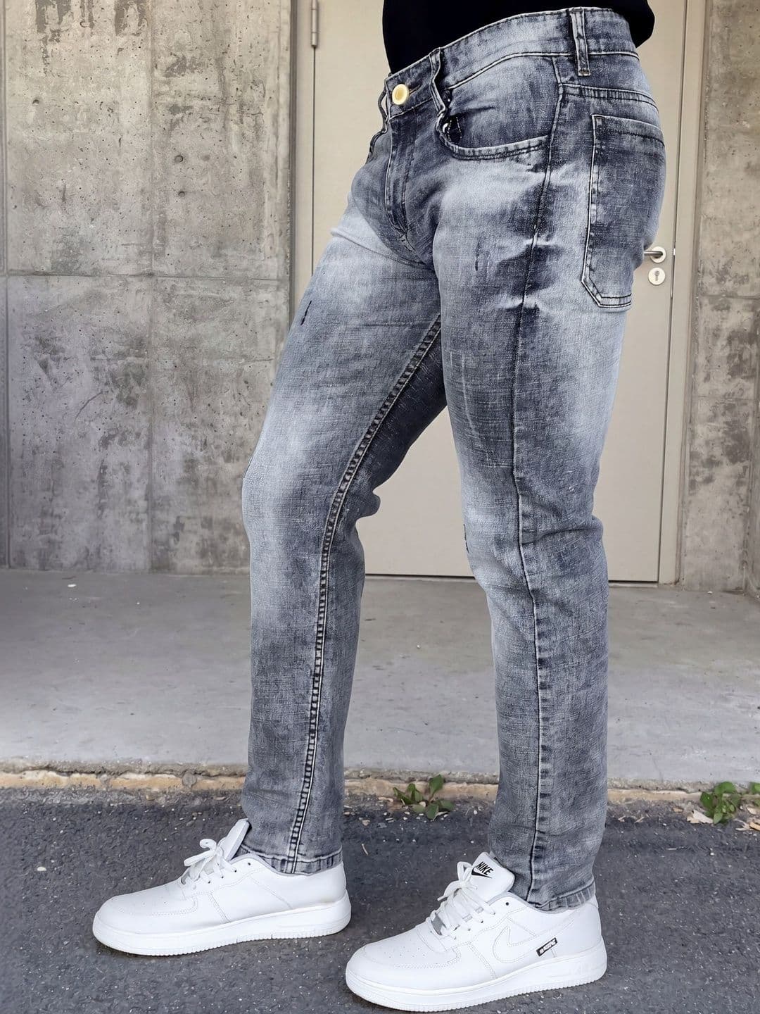 GEX Men Regular Fit Mid-Rise Mildly Distressed Heavy Fade Jeans thumbnail 3