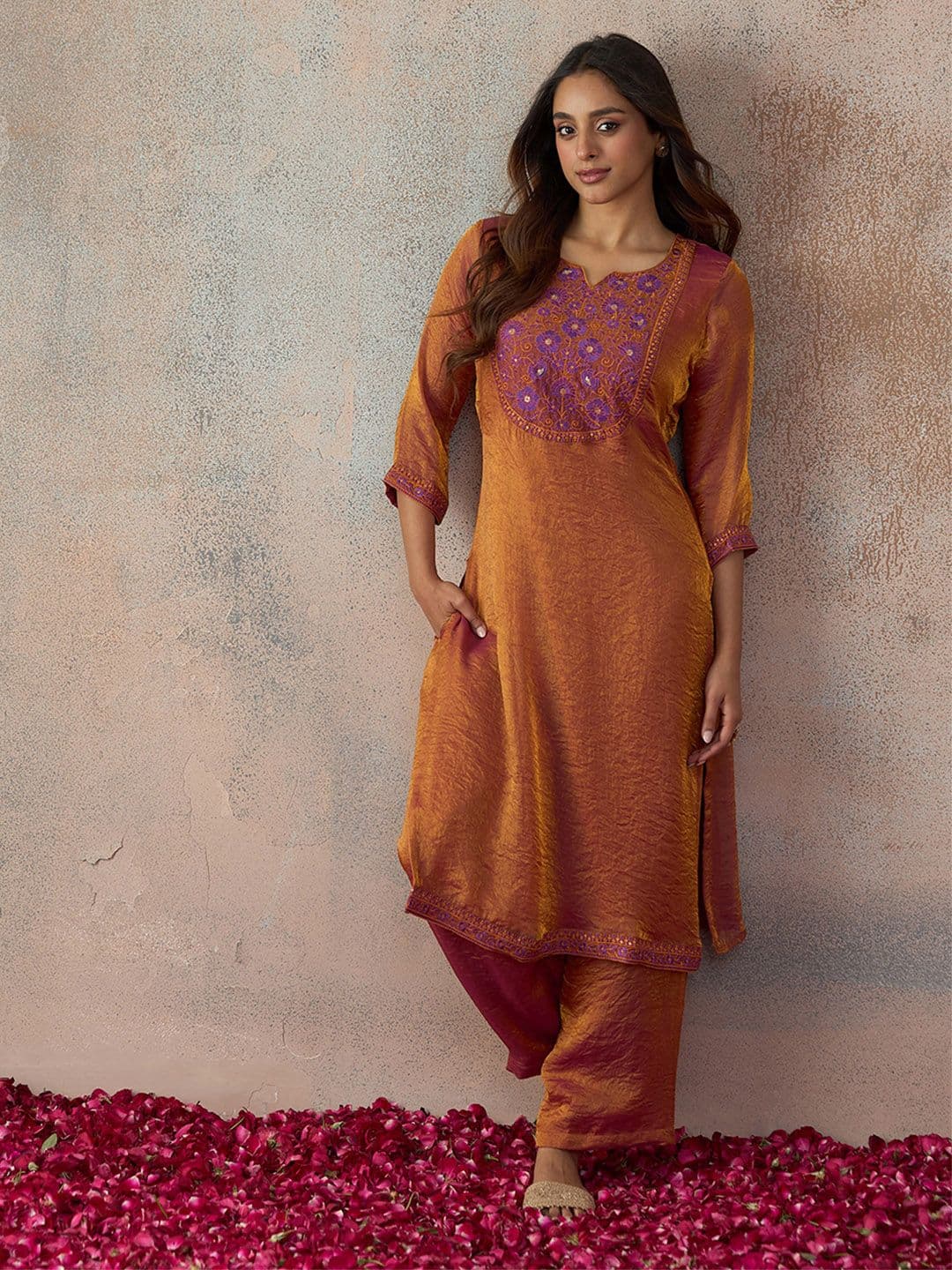 Anouk Mirage Women Ethnic Motifs Embroidered Regular Thread Work Kurta with Trousers thumbnail 7