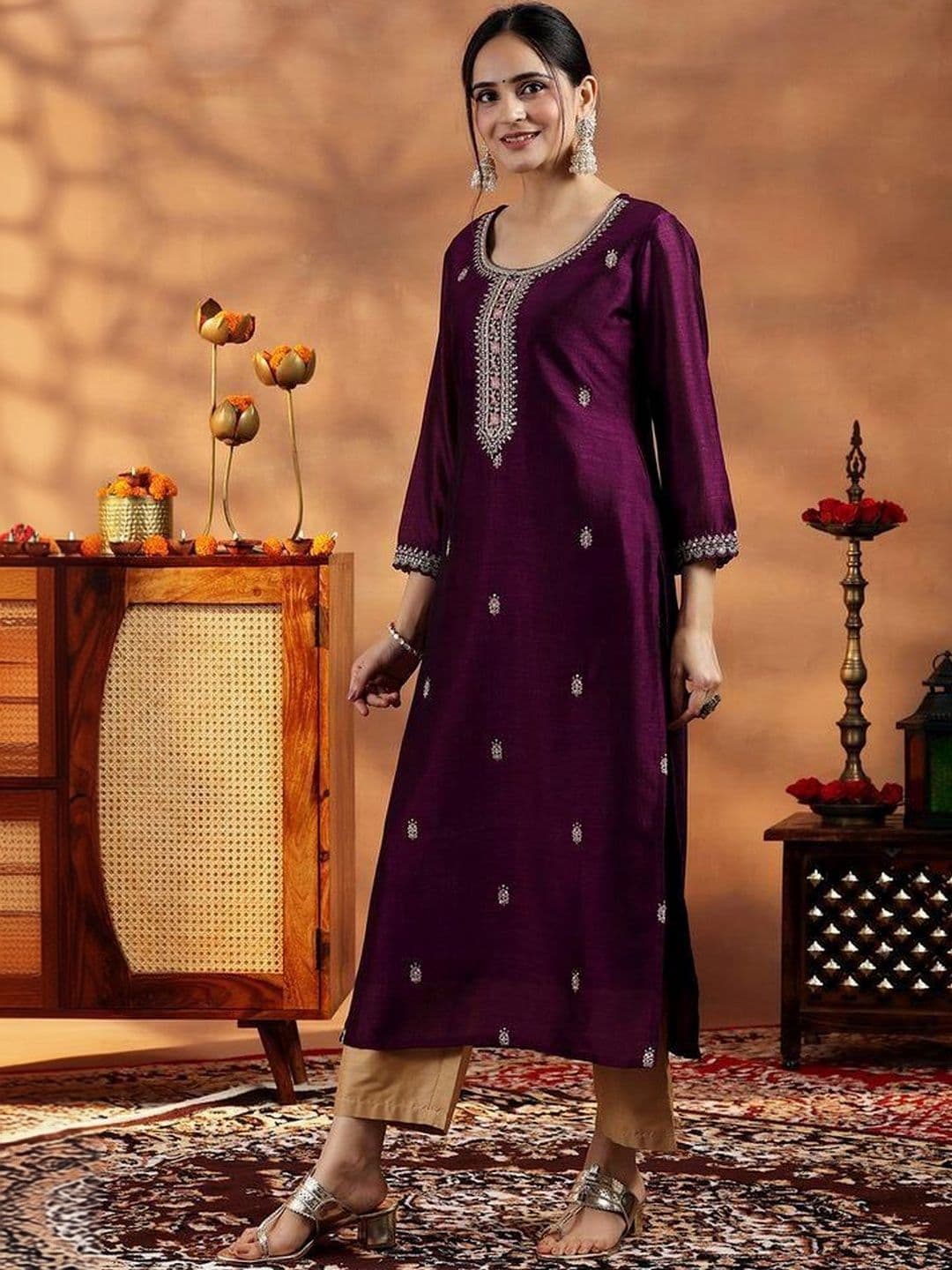 rarethread Women Embellished Thread Work Kurta - view 1