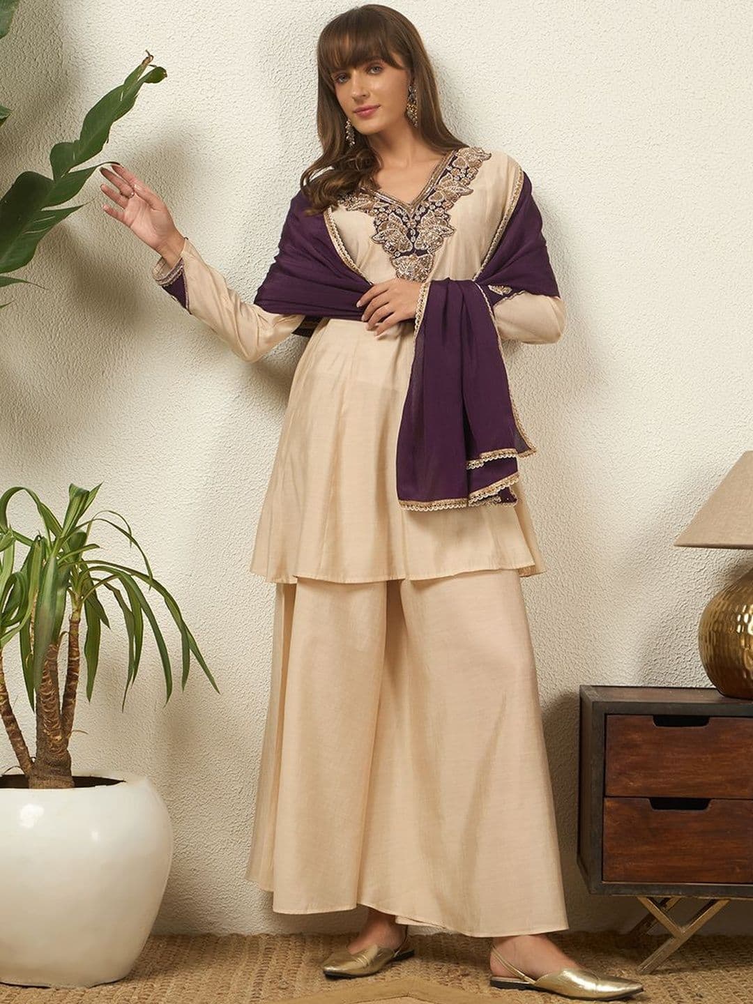 Honky Tonky Women Ethnic Motifs Embroidered Regular Thread Work Kurti with Palazzos & With Dupatta - view 1