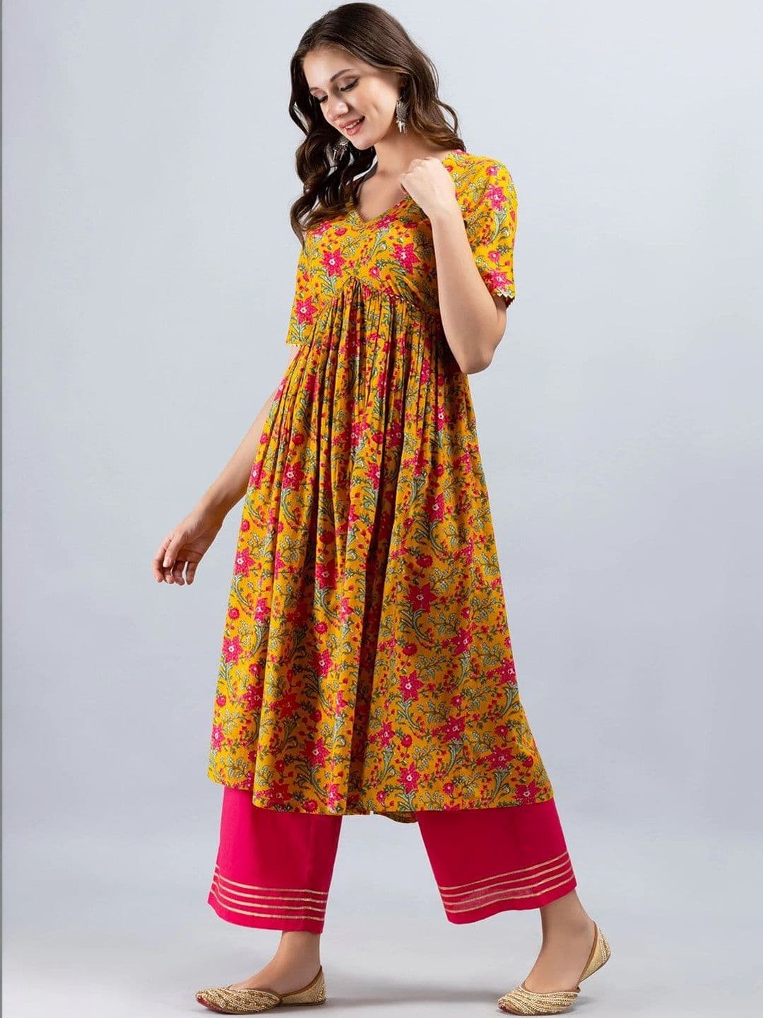 SAK JAIPUR Floral Printed V-Neck Empire Pure Cotton Gotta Patti Kurta With Palazzos thumbnail 6