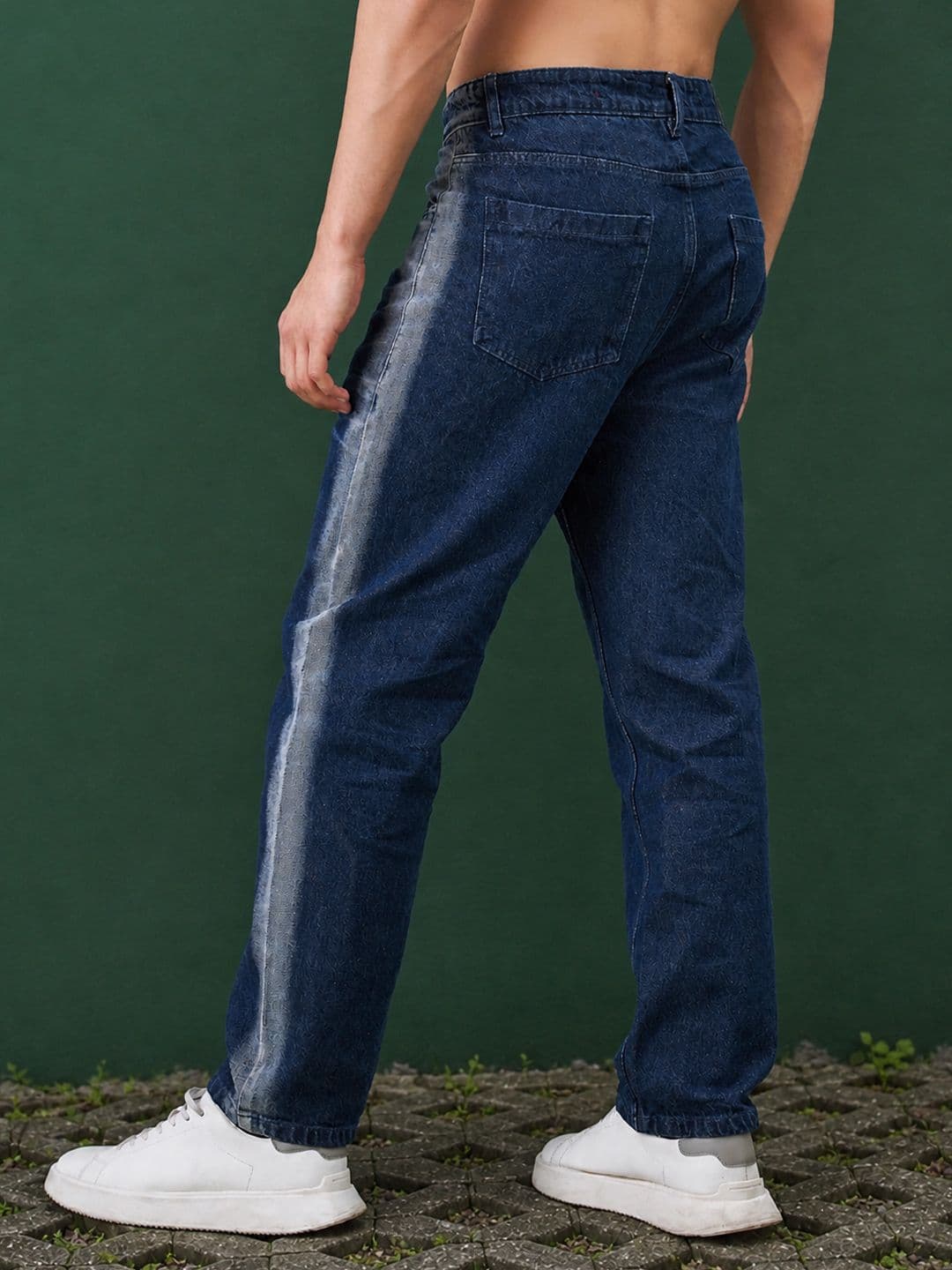 MASCLN SASSAFRAS Men Relaxed Fit Mid-Rise Light Fade Bleached Jeans thumbnail 2