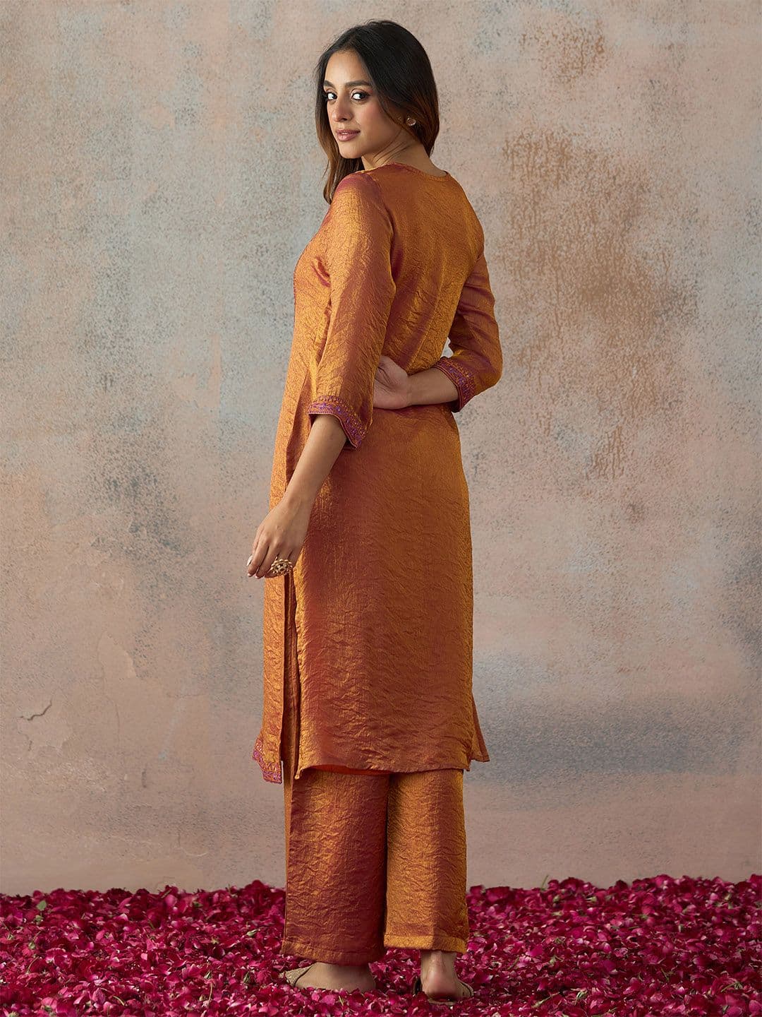 Anouk Mirage Women Ethnic Motifs Embroidered Regular Thread Work Kurta with Trousers thumbnail 4