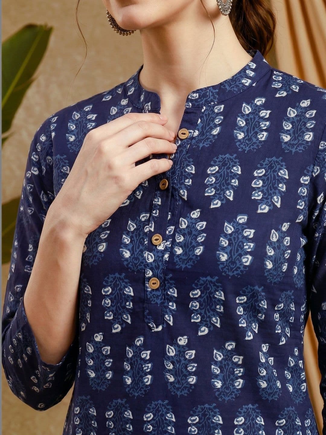 Sangria Ethnic Motifs Printed Mandarin Collar Straight Short Kurti thumbnail 3
