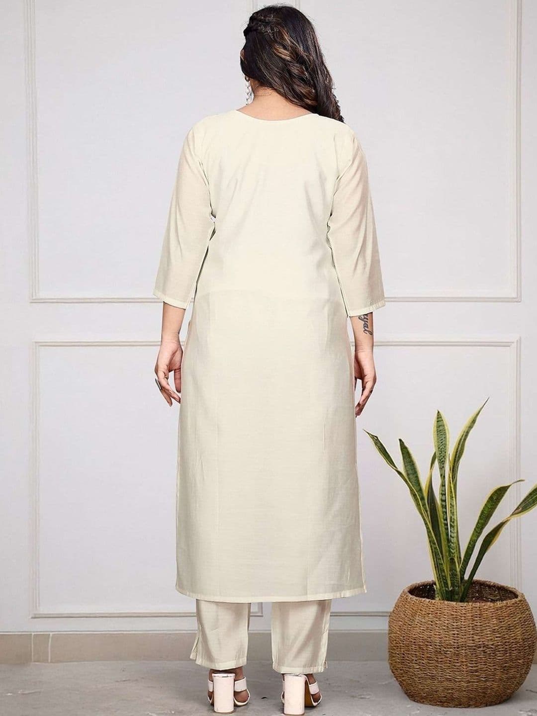 CLAVINET Women Ethnic Motifs Embroidered Regular Thread Work Kurta with Trousers & With Dupatta thumbnail 3