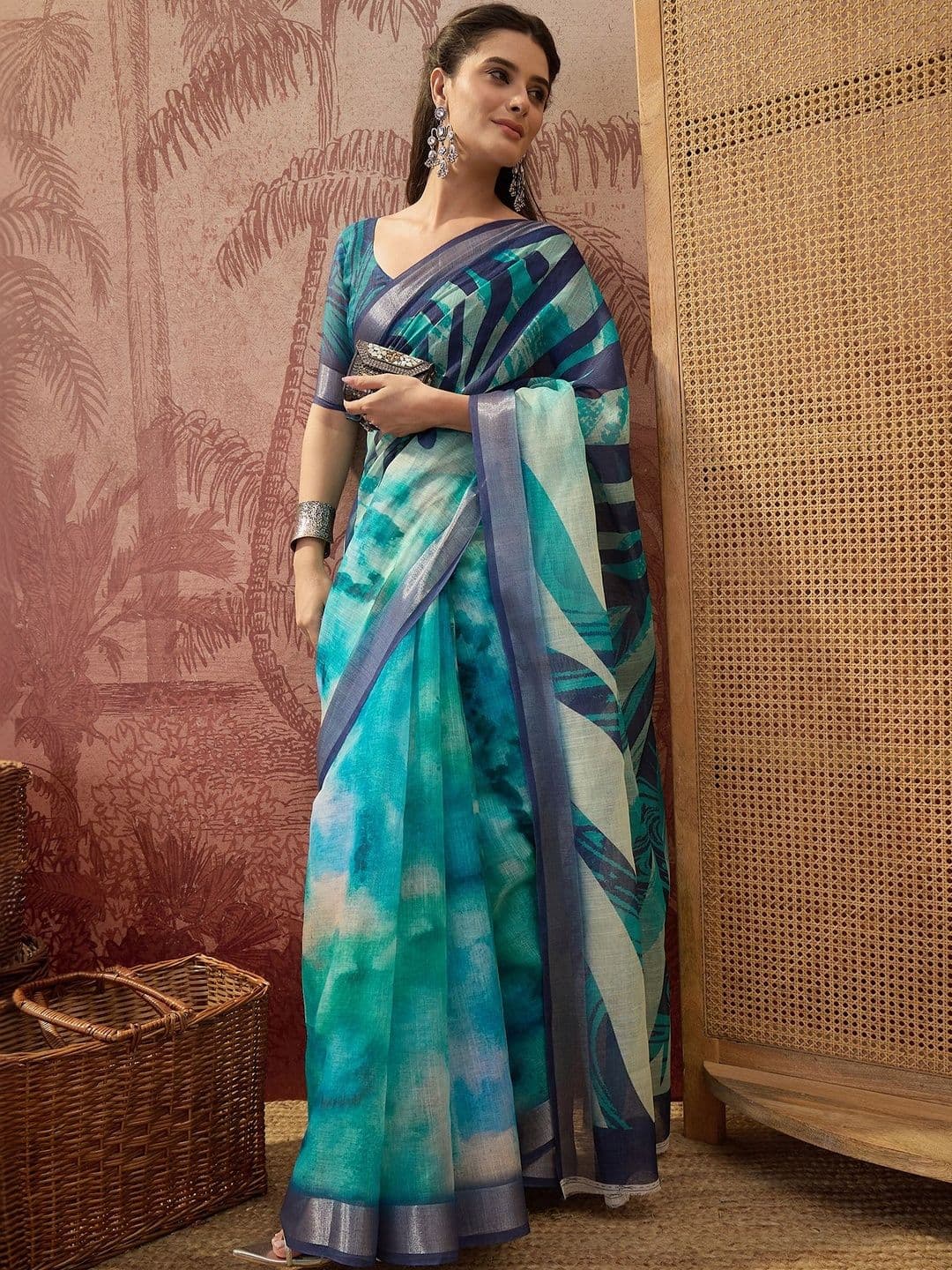 Sangria Woven Design Saree With  Unstitched Blouse thumbnail 7