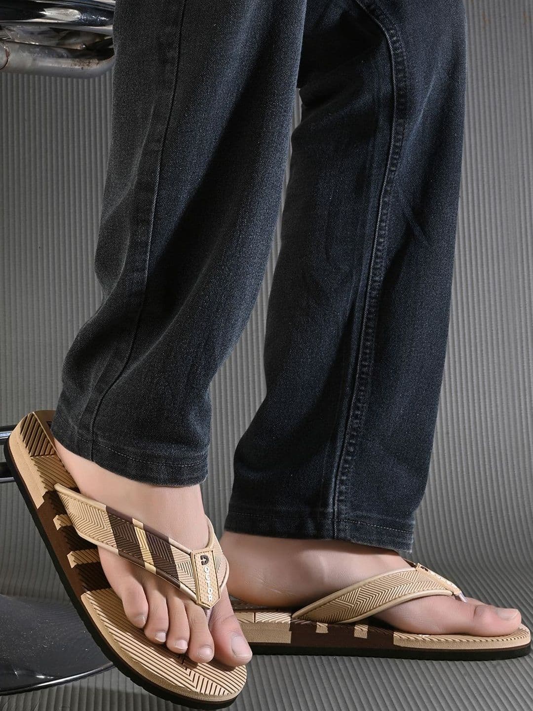 DOCTOR FEEL SOFT Men Striped Thong Flip-Flops thumbnail 5