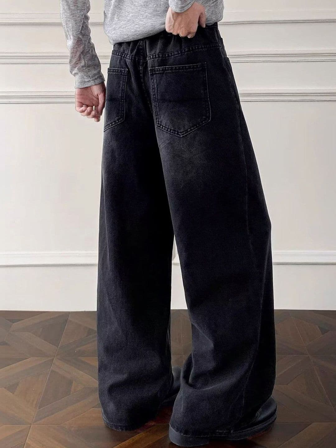 Kotty Men Relaxed Fit Low-Rise Light Fade Jeans thumbnail 5