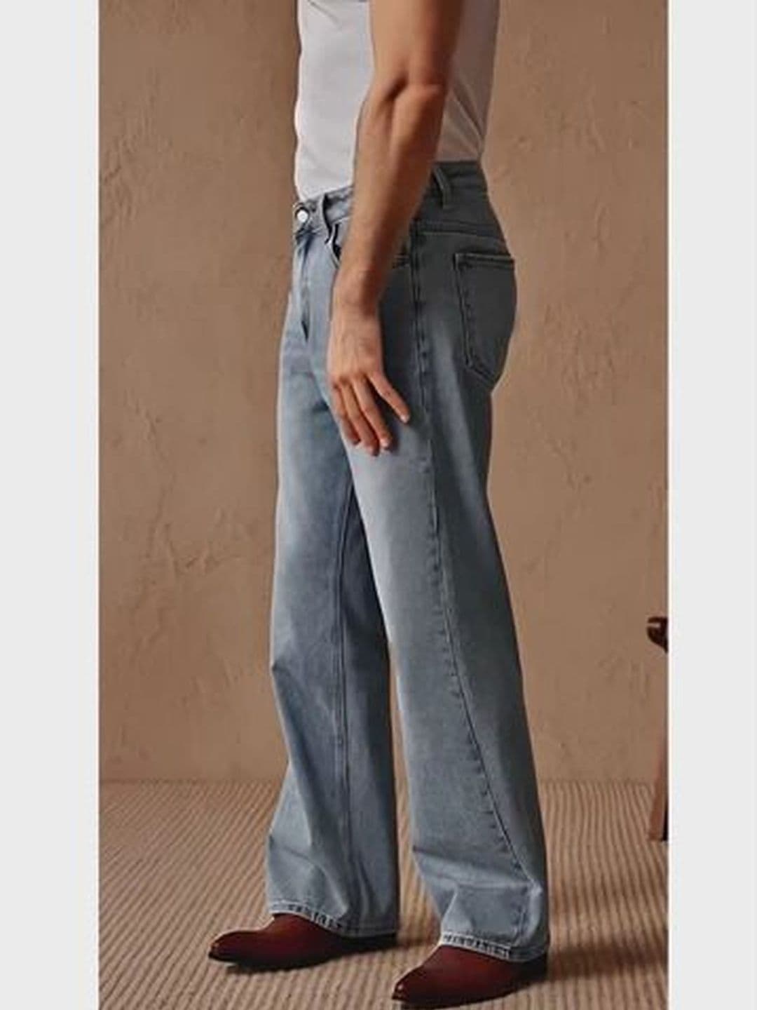 Kotty Men Relaxed Fit Low-Rise Light Fade Denim Jeans thumbnail 5