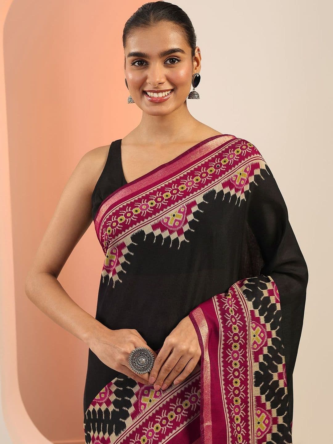 Libas Black Solid Cotton Saree With Unstitched Blouse Piece thumbnail 2