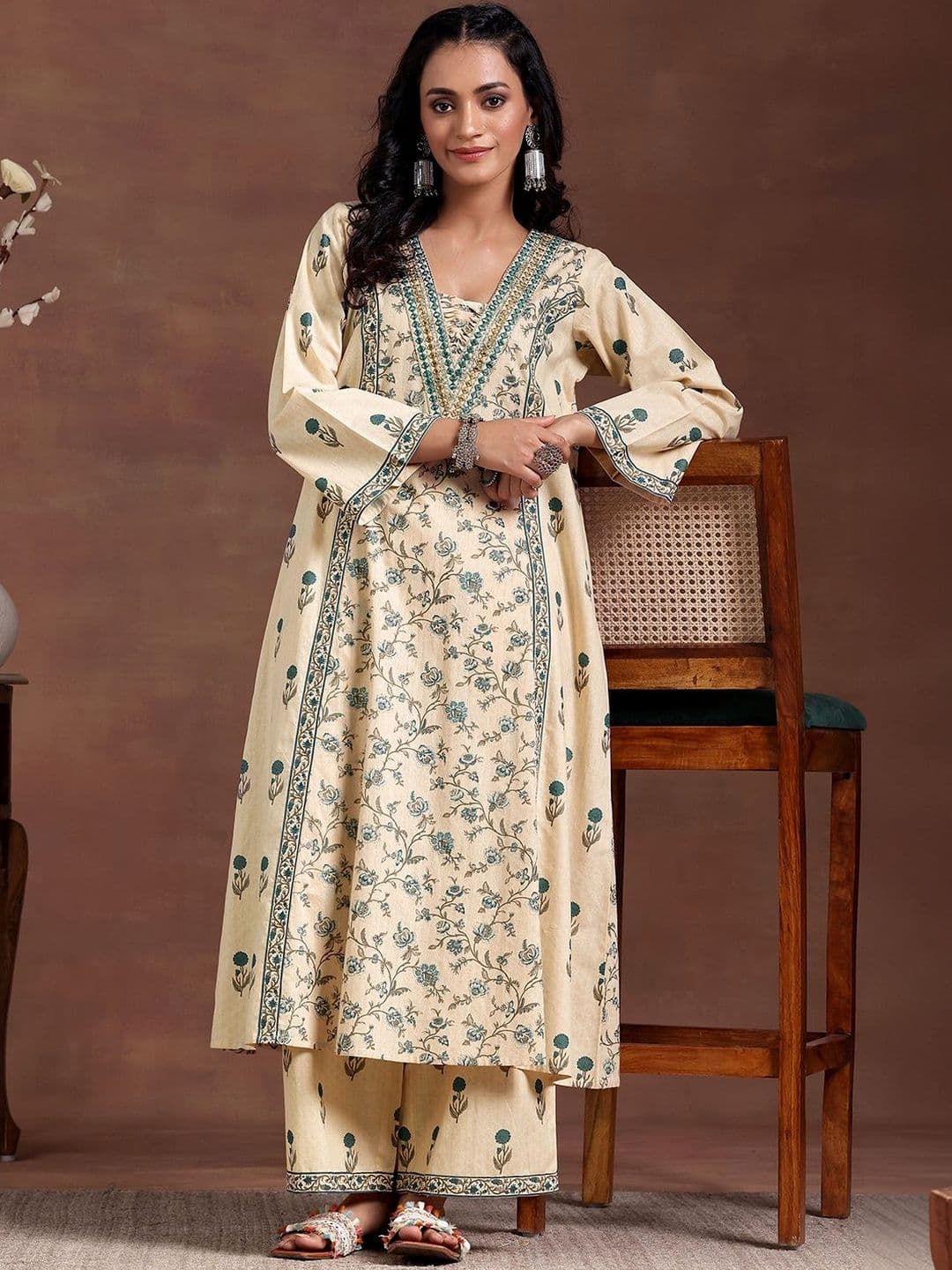 Libas Women Floral Printed Panelled Thread Work Kurta with Trousers - view 1