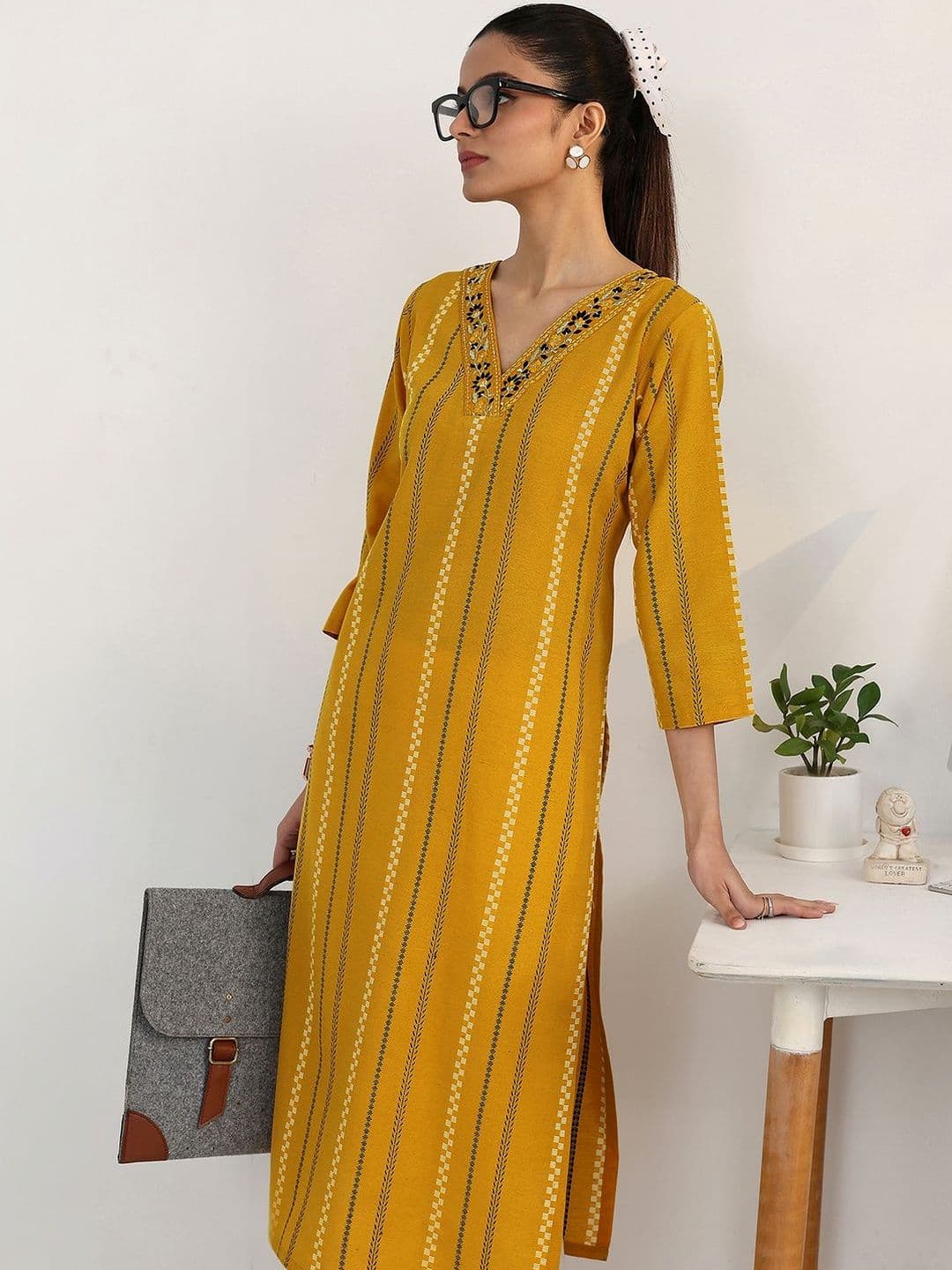 Gerua By Libas Women Printed Thread Work Kurta thumbnail 2