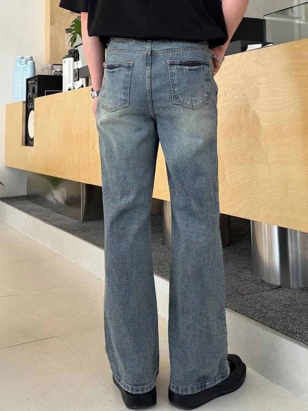 Kotty Men Relaxed Fit Low-Rise Light Fade Denim Jeans thumbnail 6