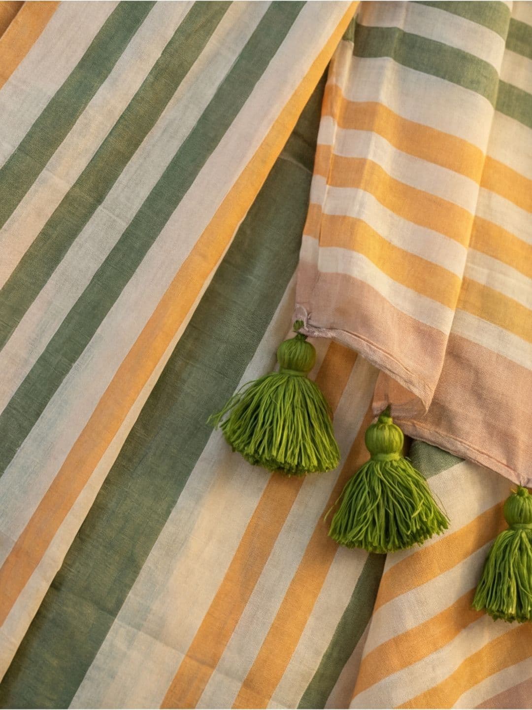 Jaipur Kurti Striped Pure Linen Handloom Saree thumbnail 2