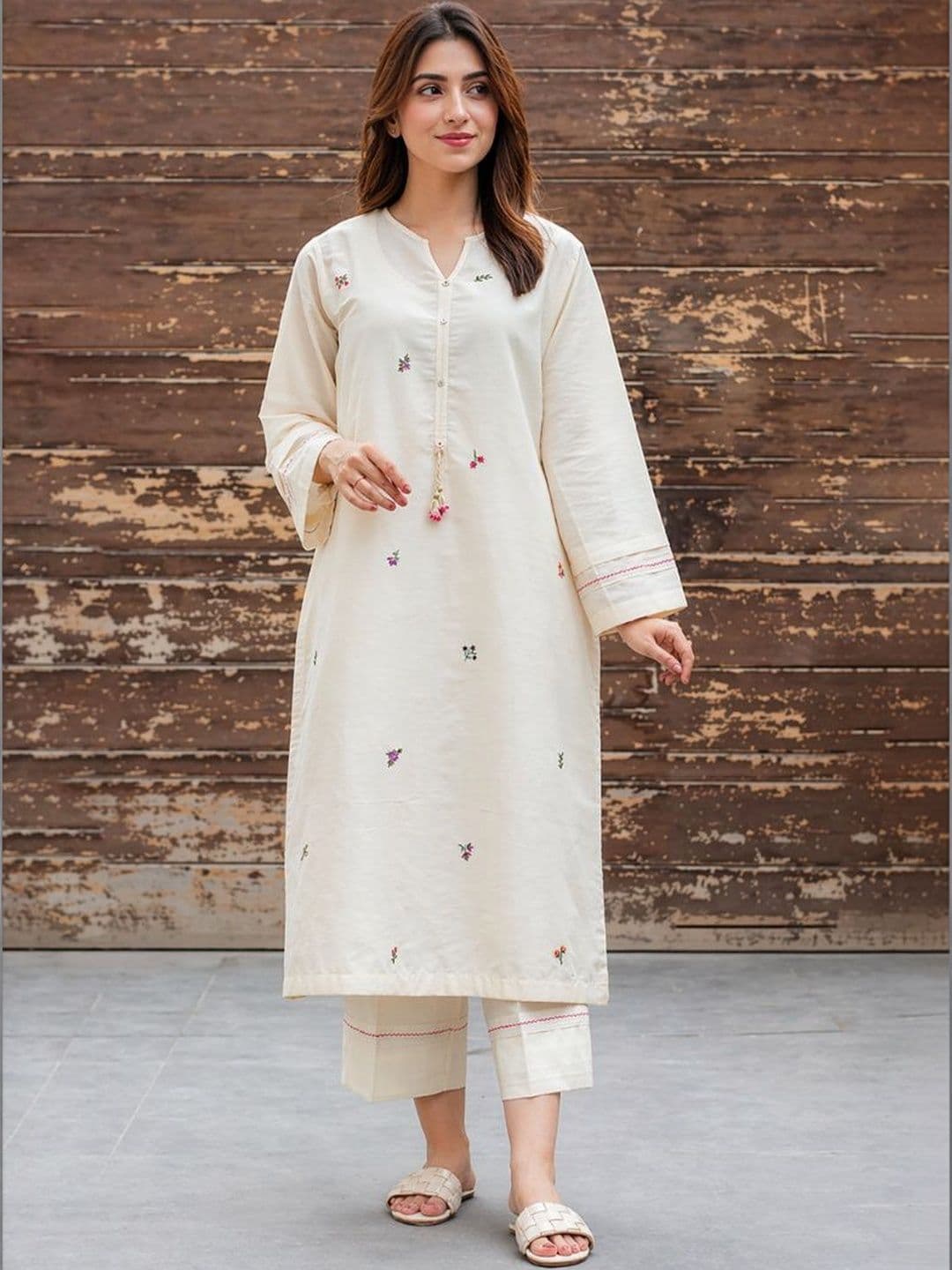 Kapda kissa Women Ethnic Motifs Embroidered Regular Thread Work Pure Cotton Kurta with Trousers - view 1