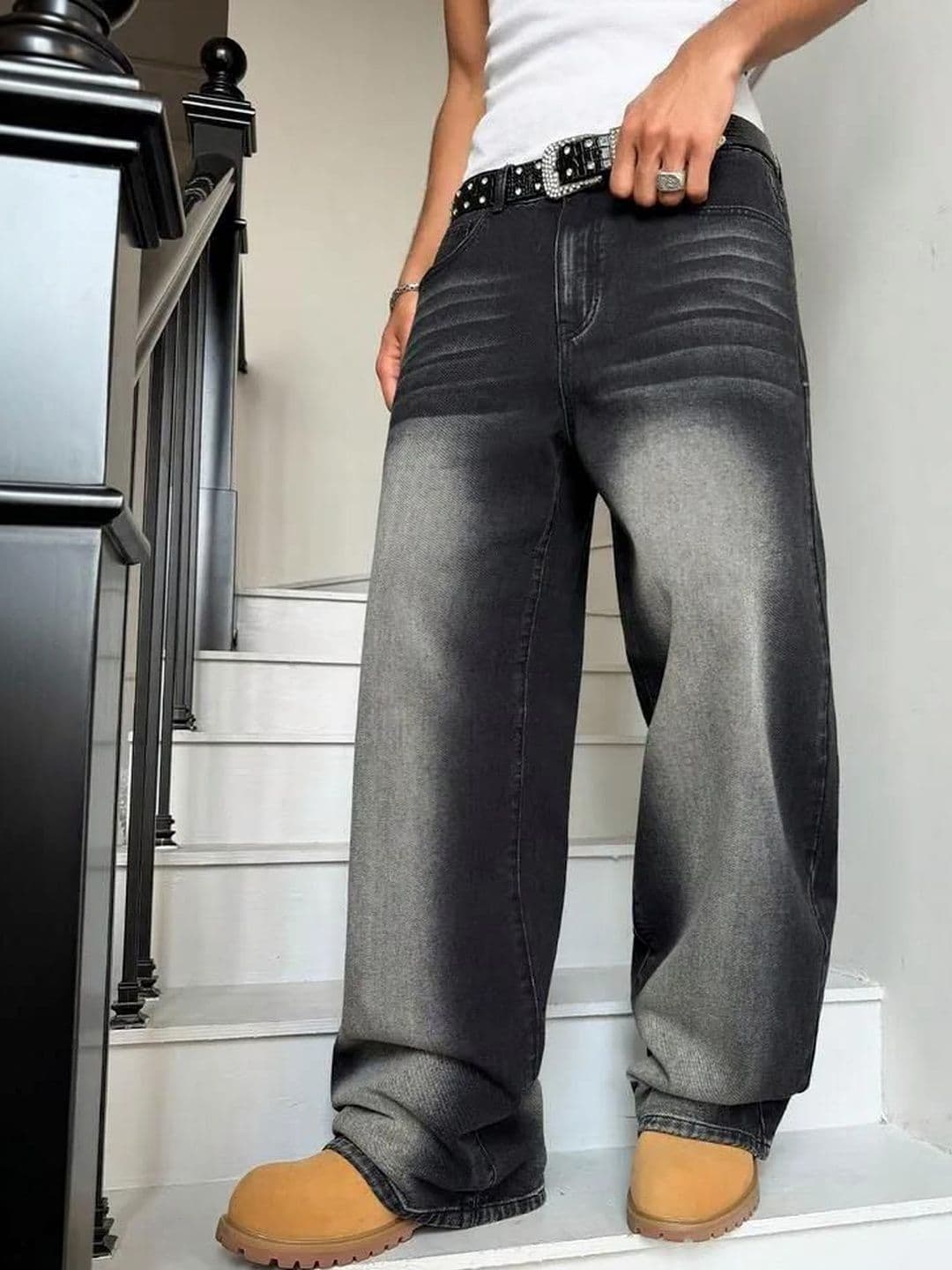 Kotty Men Relaxed Fit Low-Rise Heavy Fade Jeans thumbnail 2