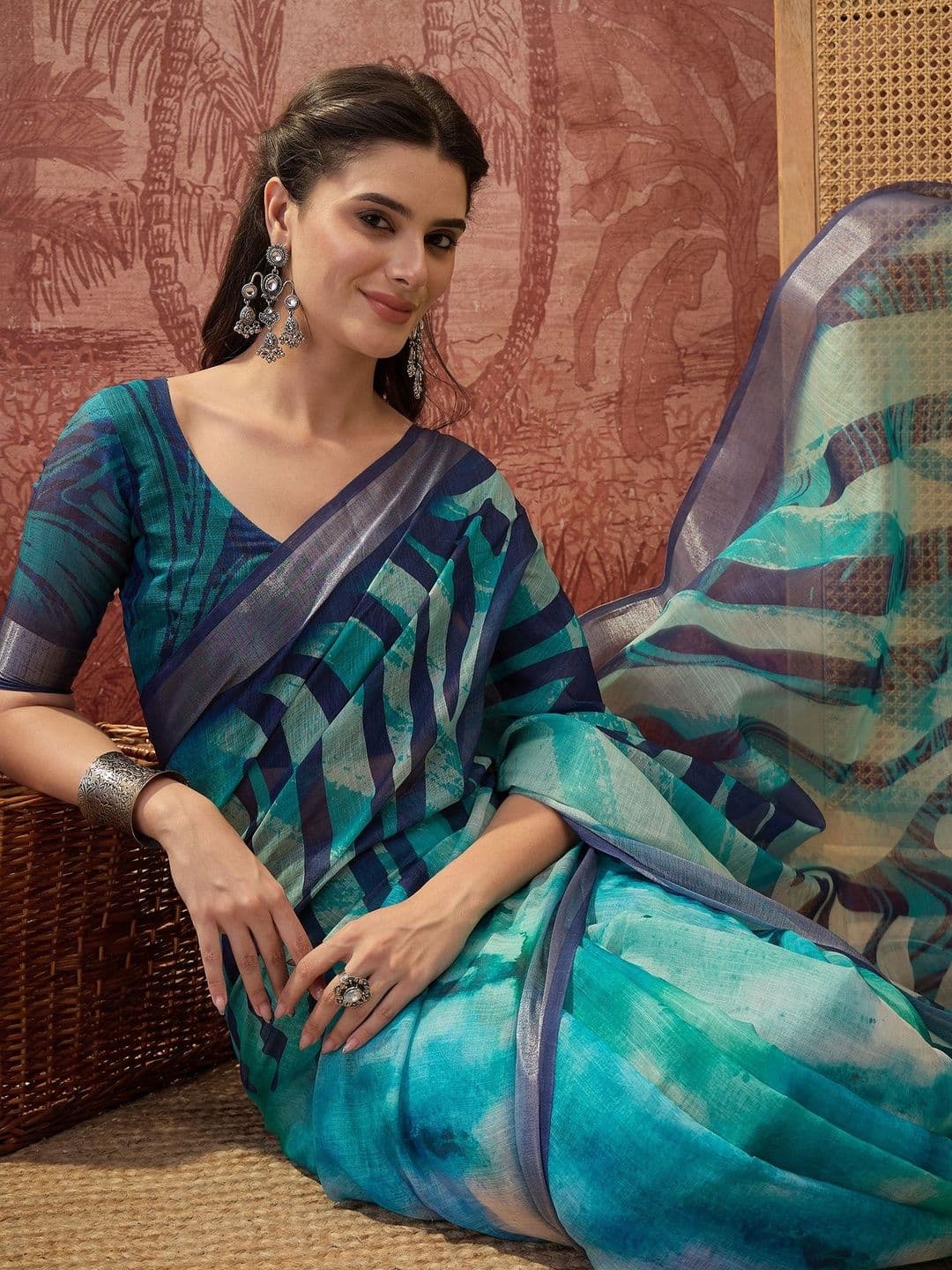 Sangria Woven Design Saree With  Unstitched Blouse thumbnail 6