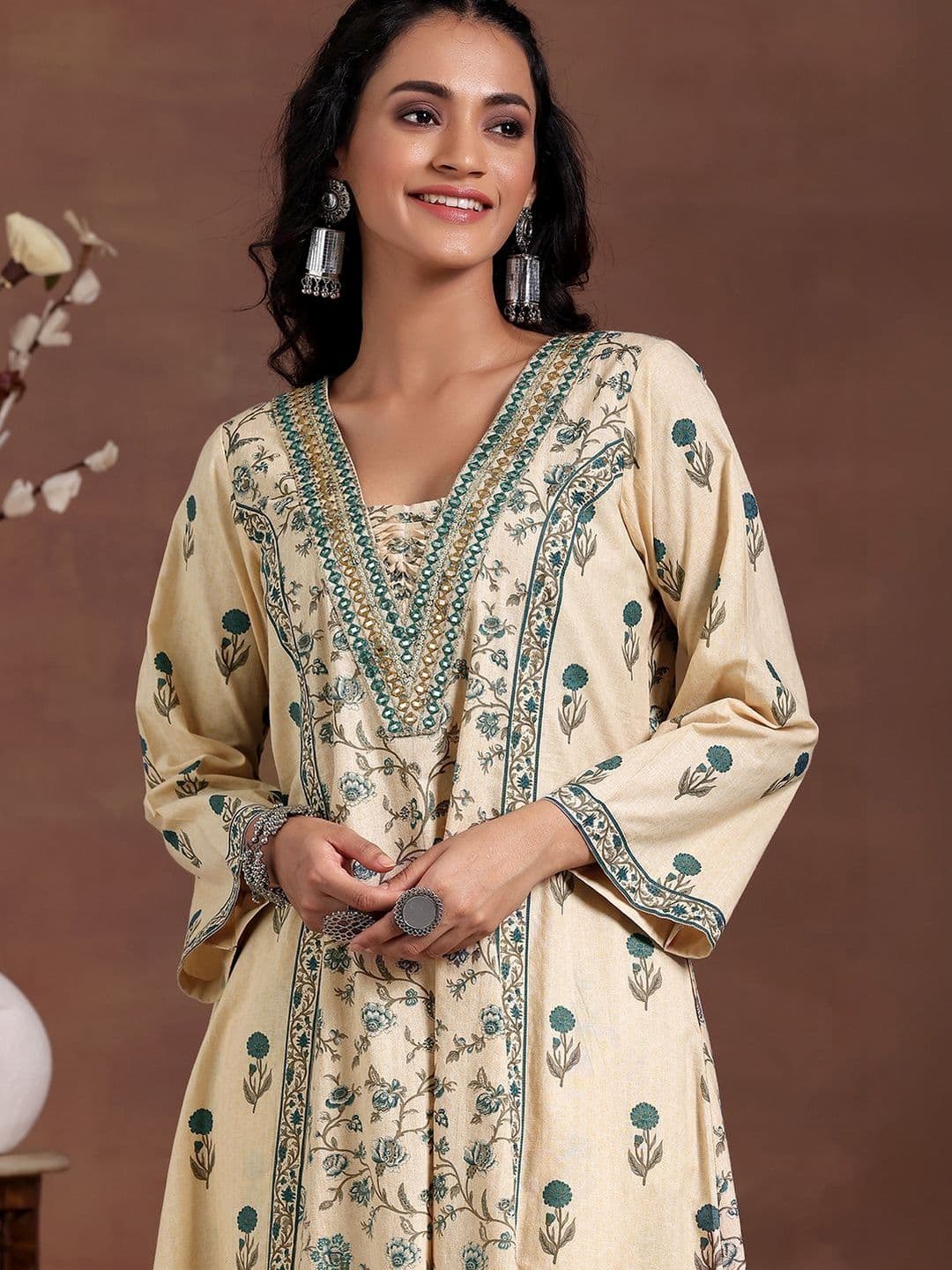 Libas Women Floral Printed Panelled Thread Work Kurta with Trousers thumbnail 3