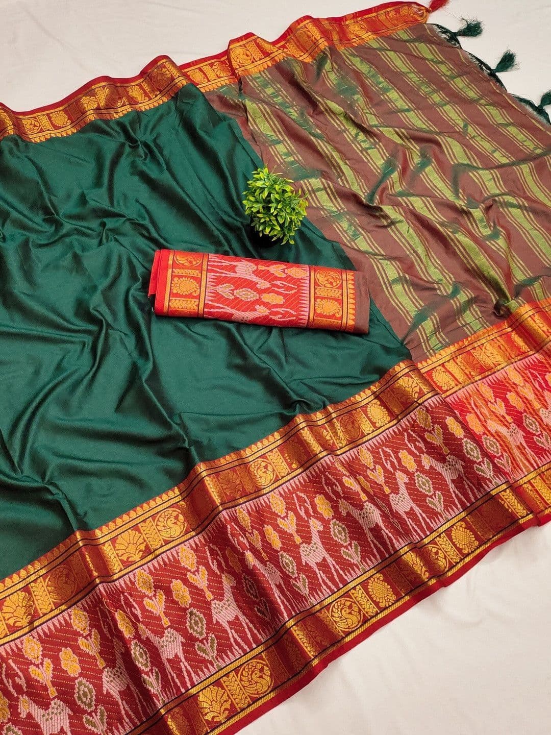 BilloRani Zari Silk Blend Designer Narayan Peth Saree thumbnail 2