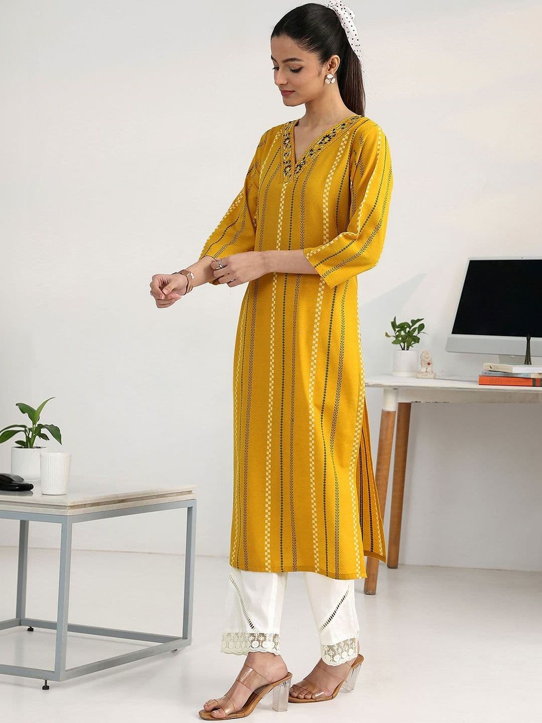 Gerua By Libas Women Printed Thread Work Kurta thumbnail 4