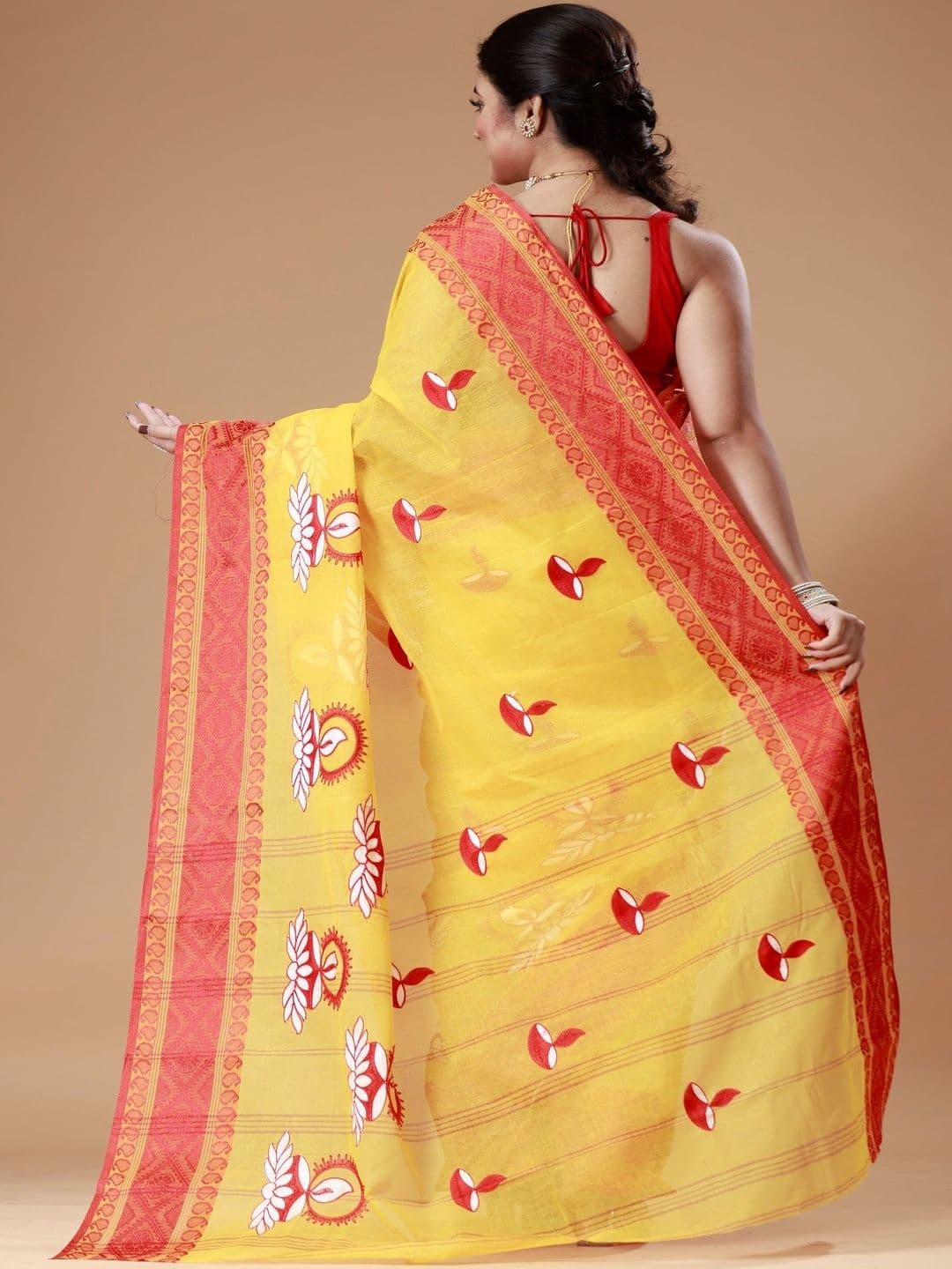 Kanokanjali Ethnic Motifs Embroidered Pure Cotton Handloom Jamdani Saree thumbnail 5